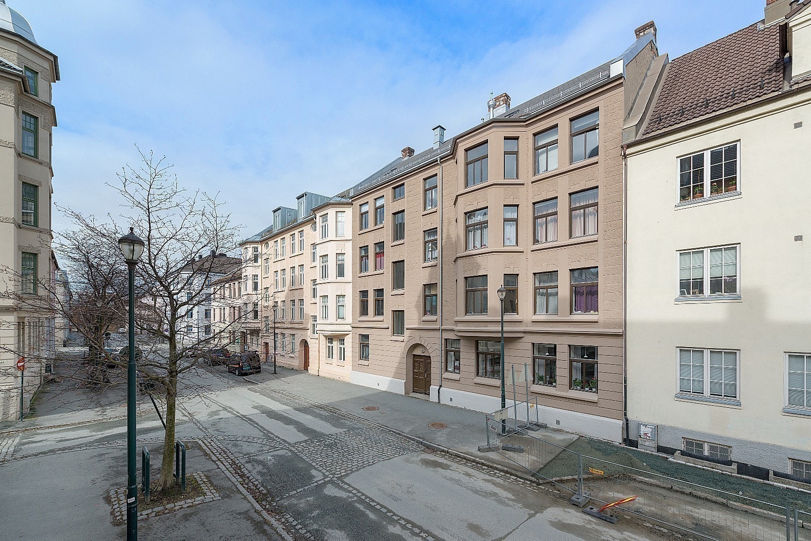 NTNU Gløshaugen ligger ca. 15 minutters sykkeltur unna, og 10 minutters sykkeltur unna Dronning Mauds Minne Høgskole. Galleribilde