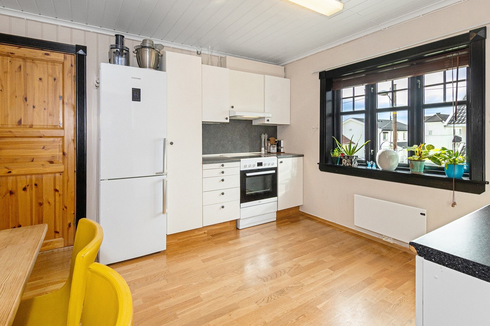 Kjøkkenet i leiligheten i 2. etasje Galleribilde