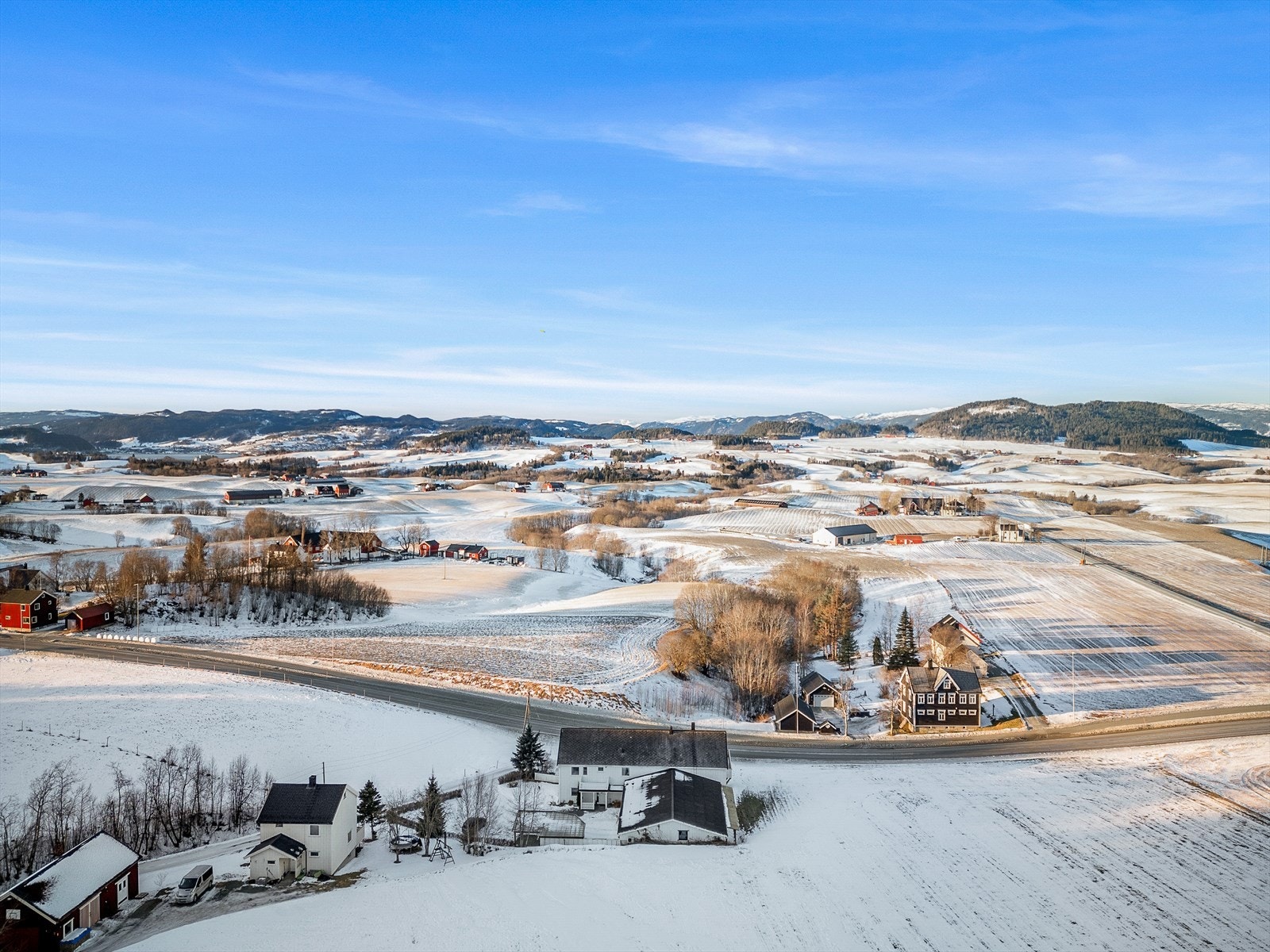 Her bor du i landlige og rolige omgivelser, samtidig som det er ca. 30 minutters kjøring inn til Trondheim sentrum. Galleribilde