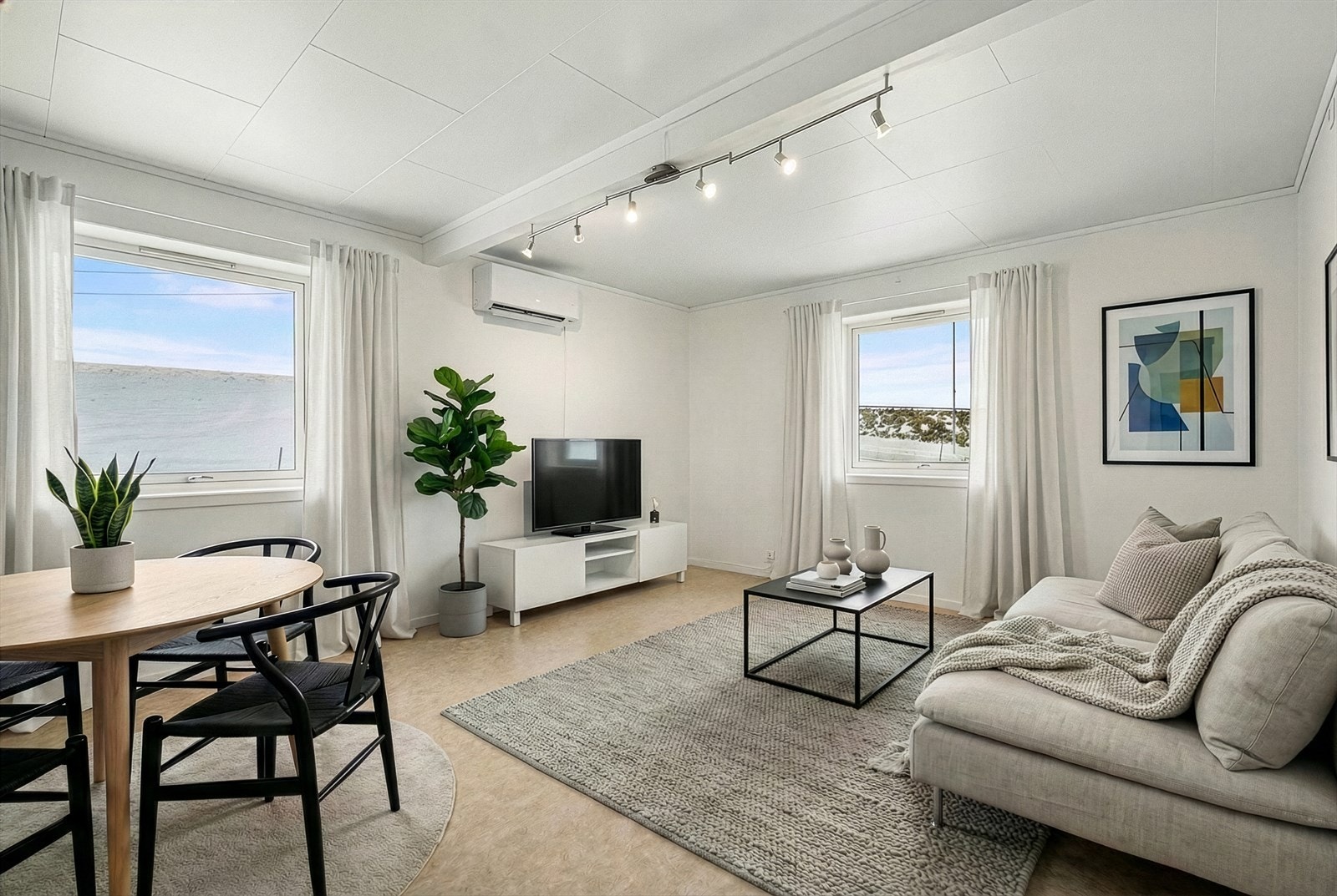 Leiligheten har en romslig stue på hele 24 m², som gir stor møbleringsfrihet. Galleribilde