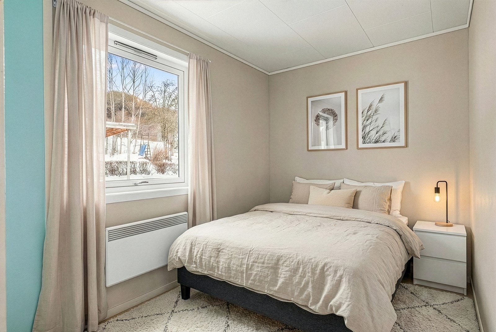 Leiligheten har to gode soverom på henholdsvis 10 og 8,2 m², begge med god plass til å innrede etter eget ønske. Galleribilde