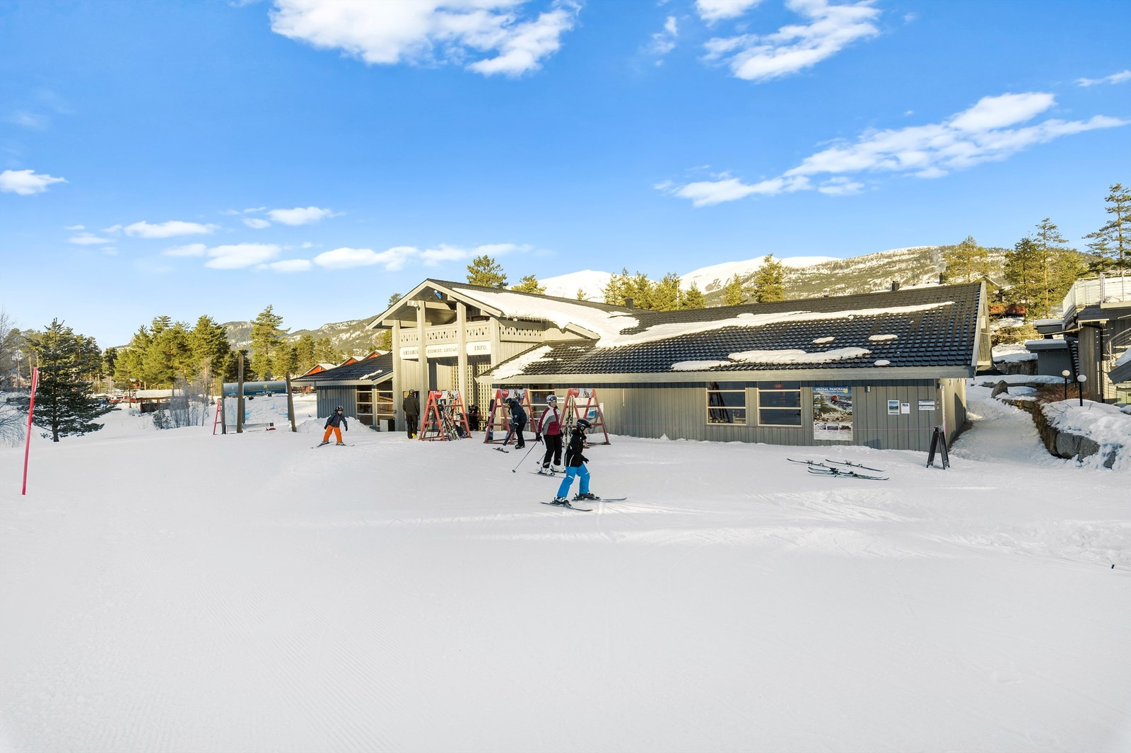 Kafe og serviceanlegg ved alpinanlegget Galleribilde