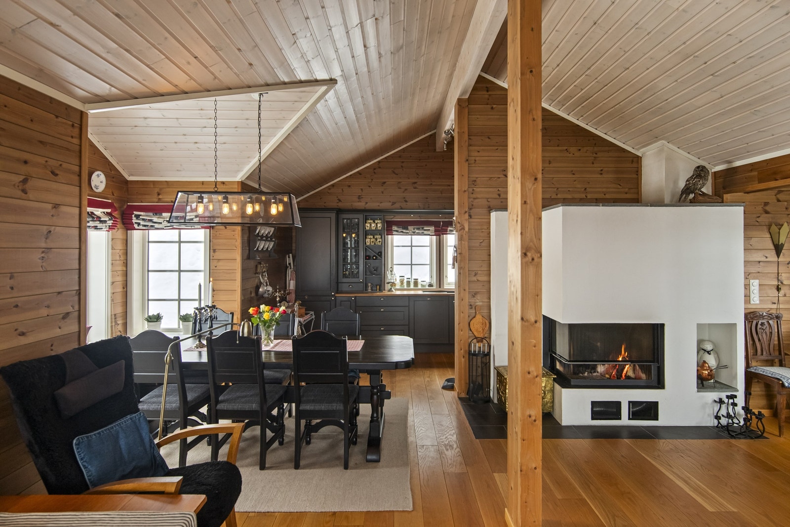 Nydelig peisovn med stort glass Galleribilde