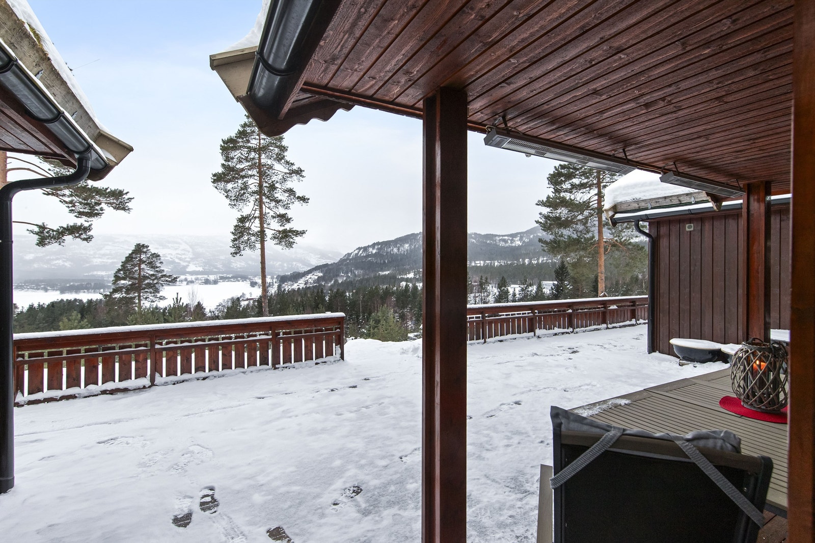 Her kan man nyte solen, roen og vakker utsikt - helt uforstyrret Galleribilde