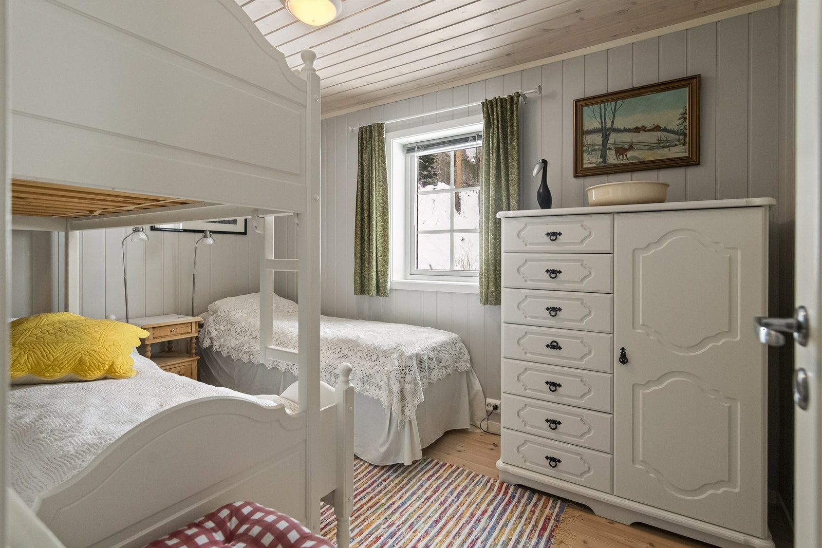 Soverom 2 med køyeseng og enkel seng Galleribilde