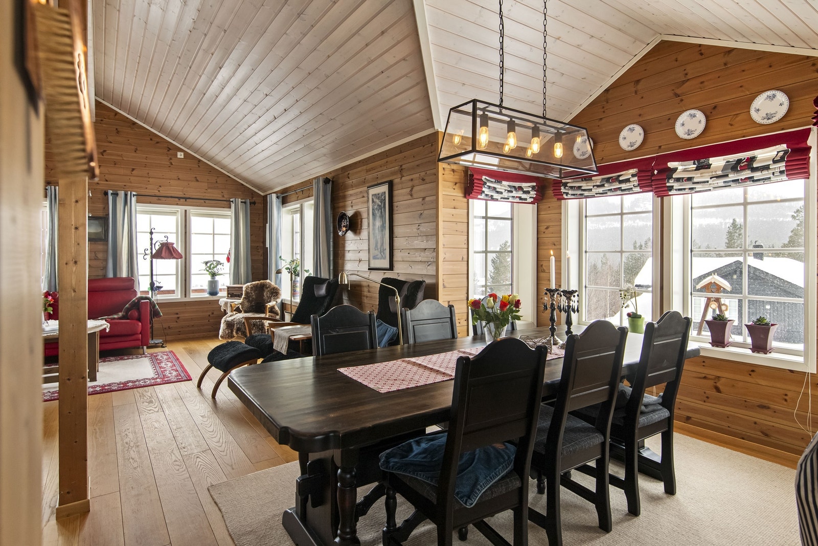 Spisestuen har sin naturlige plass i tilknytning til kjøkkenet Galleribilde