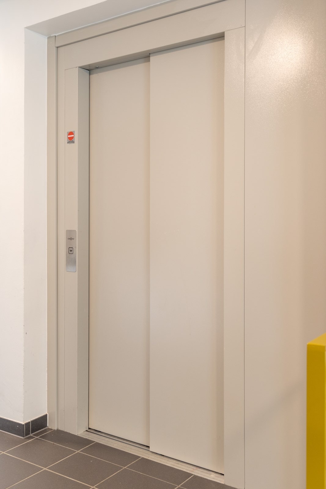 Heis direkte fra garasje til leilighetens etasje. Galleribilde