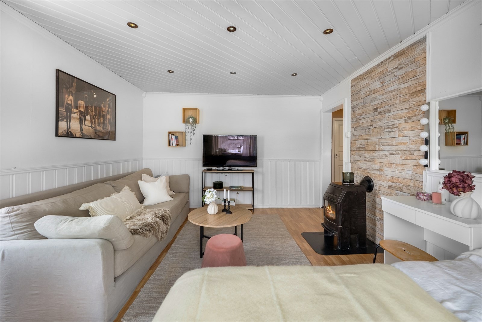 Her bor du meget sentralt, men samtidig tilbaketrukket, i et veletablert og sjarmerende boligområde. Galleribilde