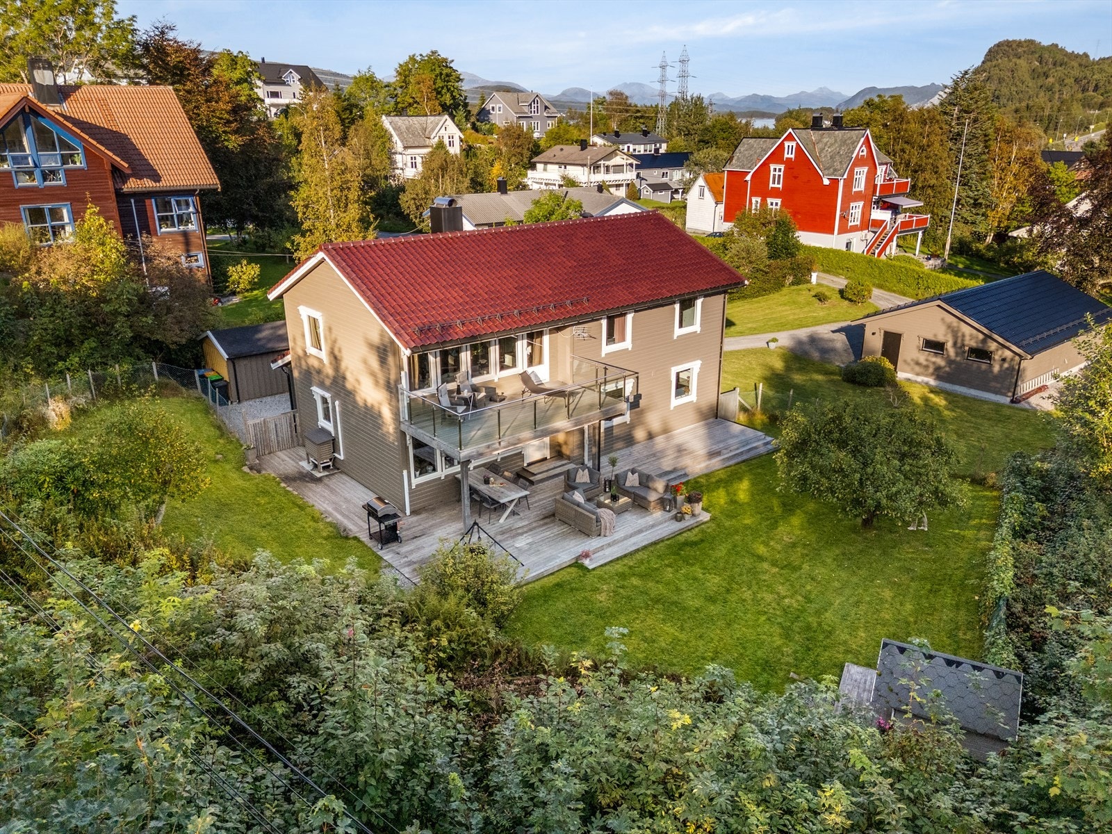 Proaktiv Eiendomsmegling v/ Jon Kristian Valderhaug Røsok har gleden av å presentere Haugvegen 5. Galleribilde