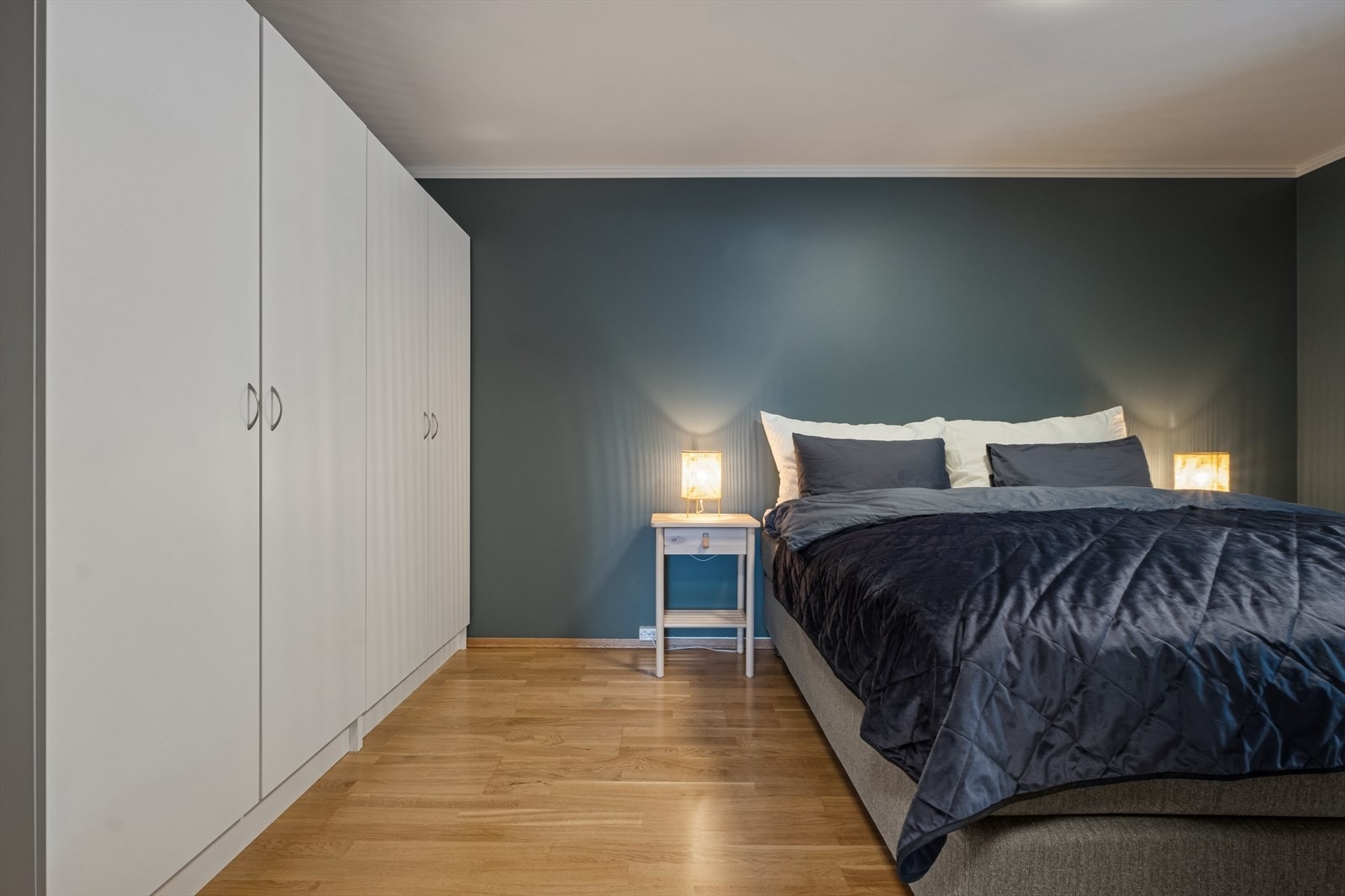 Hovedsoverommet er utstyrt med garderobeskap. Galleribilde