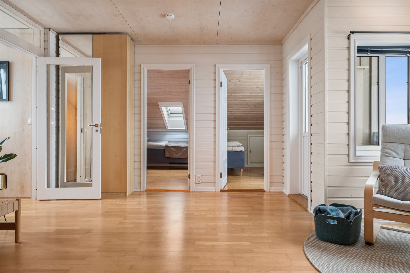 Hoveddelen har 4 soverom hvor 2 stk er i loftetasjen. Galleribilde