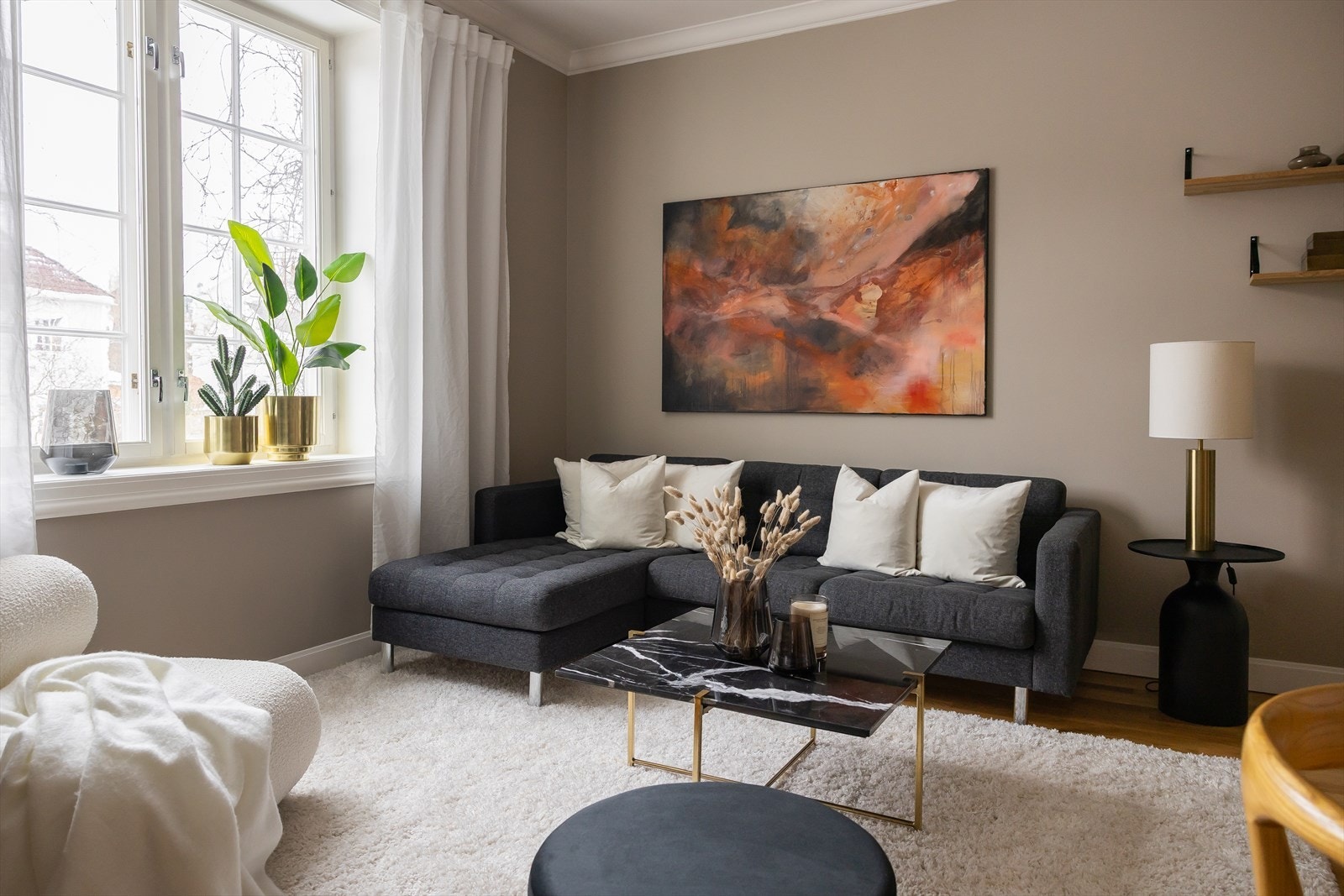 Her bor du i umiddelbar nærhet til Bakklandet, Festningen, dagligvare, NTNU, St. Olavs og Trondheim sentrum som byr på "alt" av fasiliteter. Galleribilde