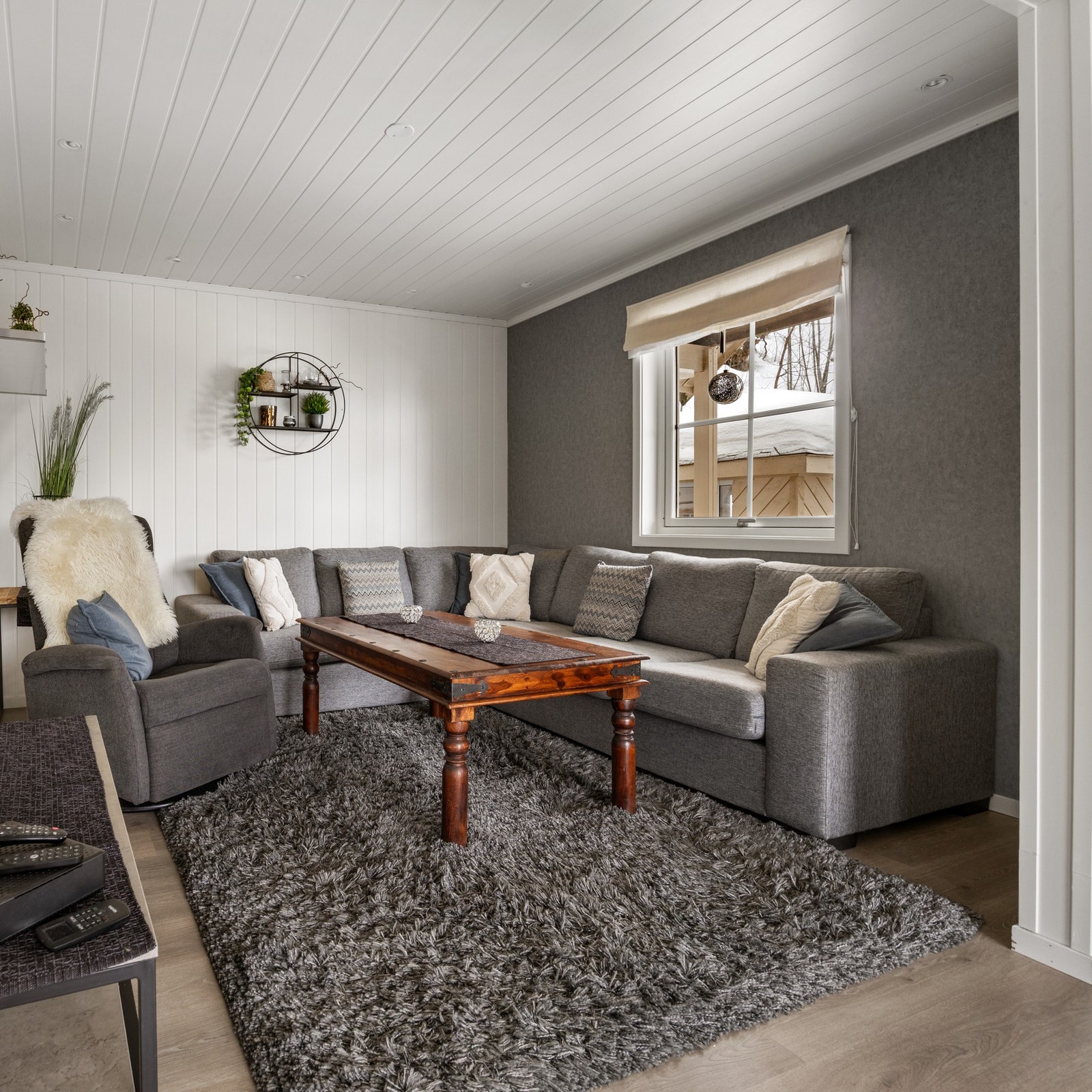 TV-stue - 11 kvm. Downlights sørger for god belysning Galleribilde