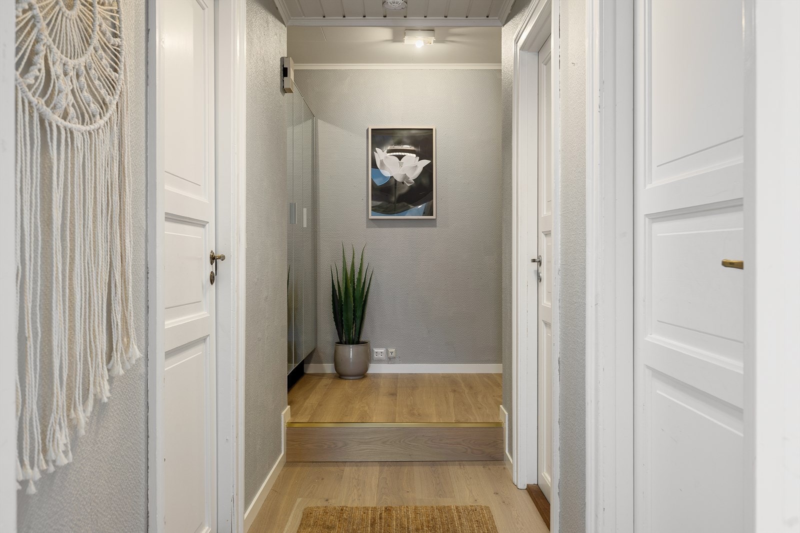 Trivelig gang med adkomst til bad, bod og hovedsoverom. Galleribilde