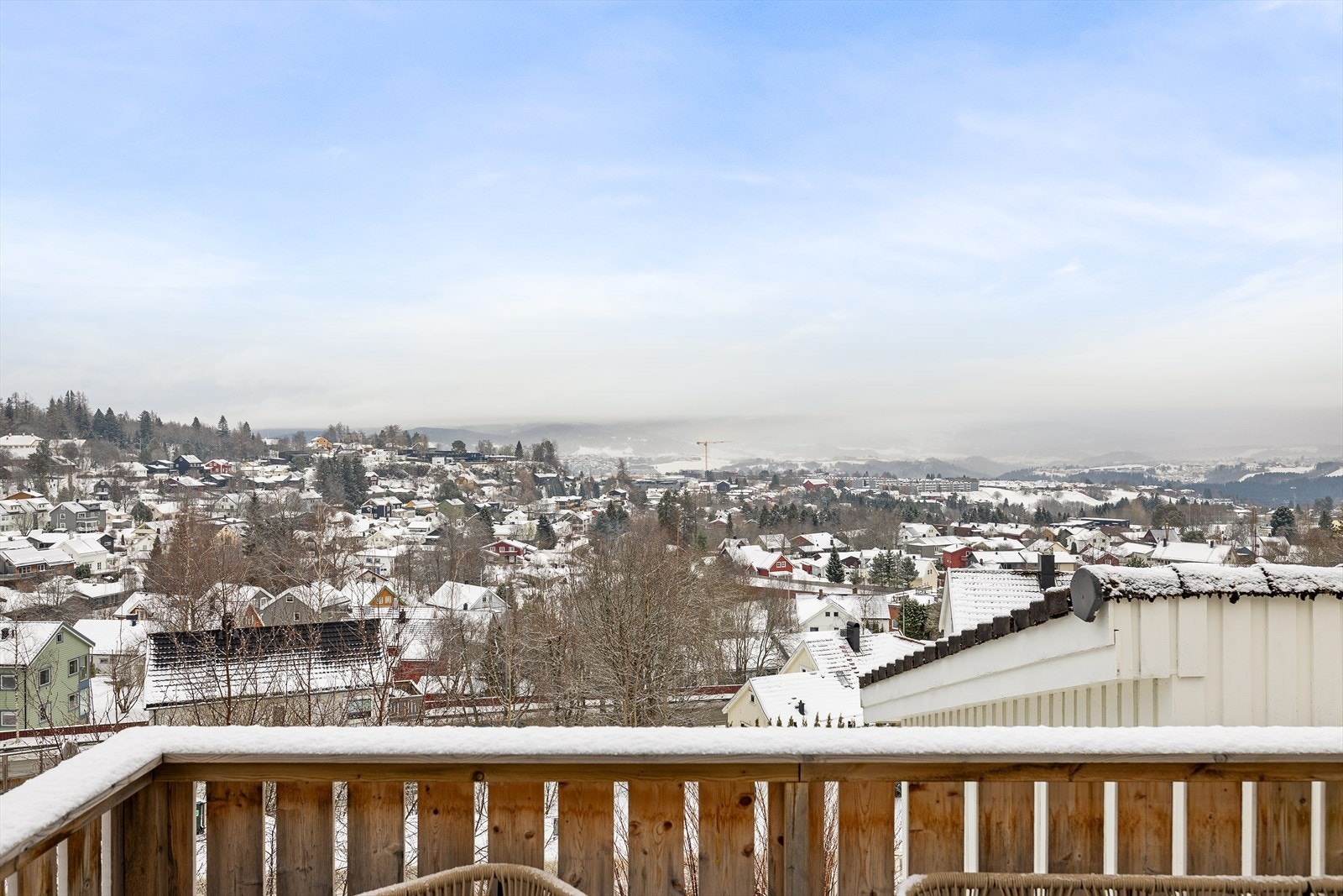 Boligen ligger høyt og fritt med vid utsikt og ingen innsyn. Galleribilde