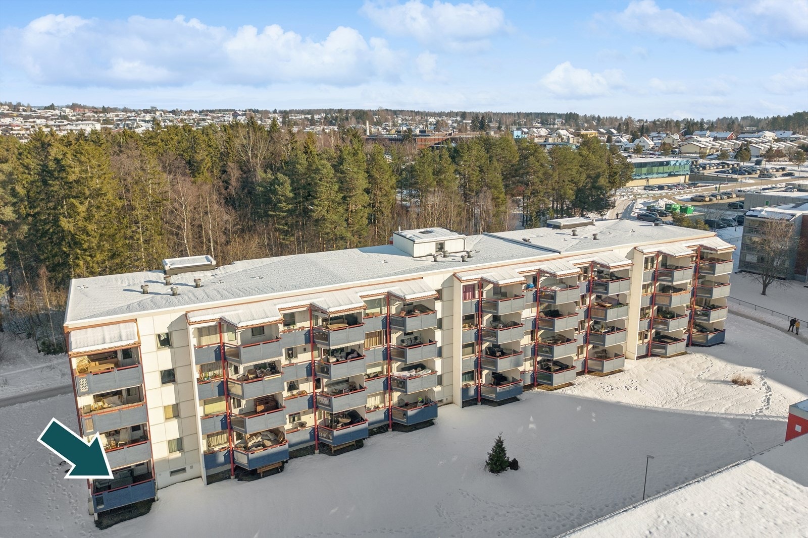 Den fine beliggenheten gir gode muligheter for en aktiv og innholdsrik fritid. Området byr på flere flotte rekreasjonsmuligheter og idylliske Domkirkeodden ligger kun cirka 2 km fra eiendommen. Galleribilde