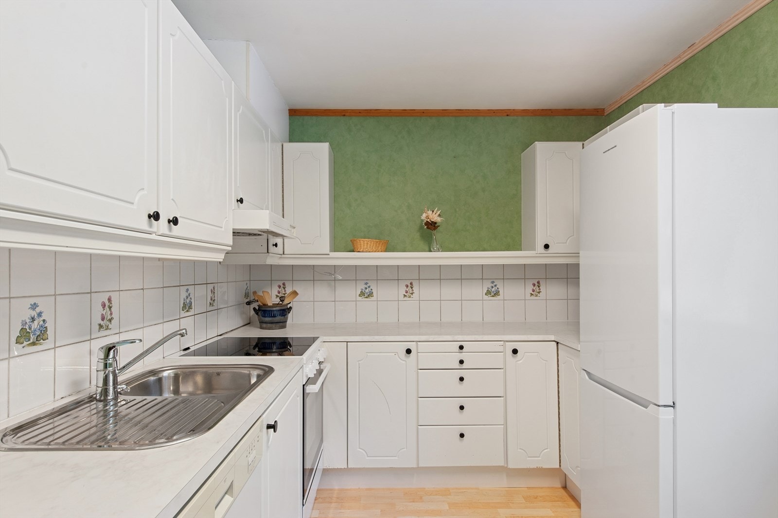 God skap- og benkeplass. Galleribilde