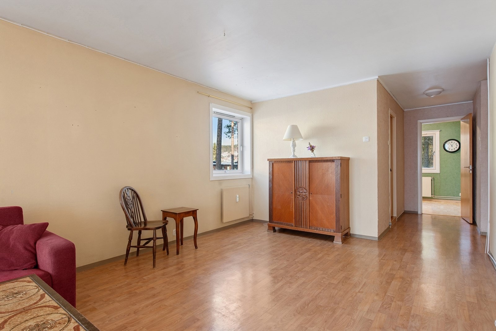 Leiligheten ligger på enden og har et ekstra vindu i stuen, som gir en herlig atmosfære og svært gode lysforhold. Galleribilde