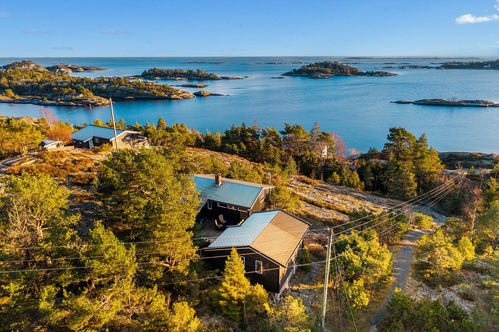 I skjærgården mellom Kragerø og Langesund ligger denne eiendommen hvor hav og himmel står som viktigste utsmykning. Galleribilde