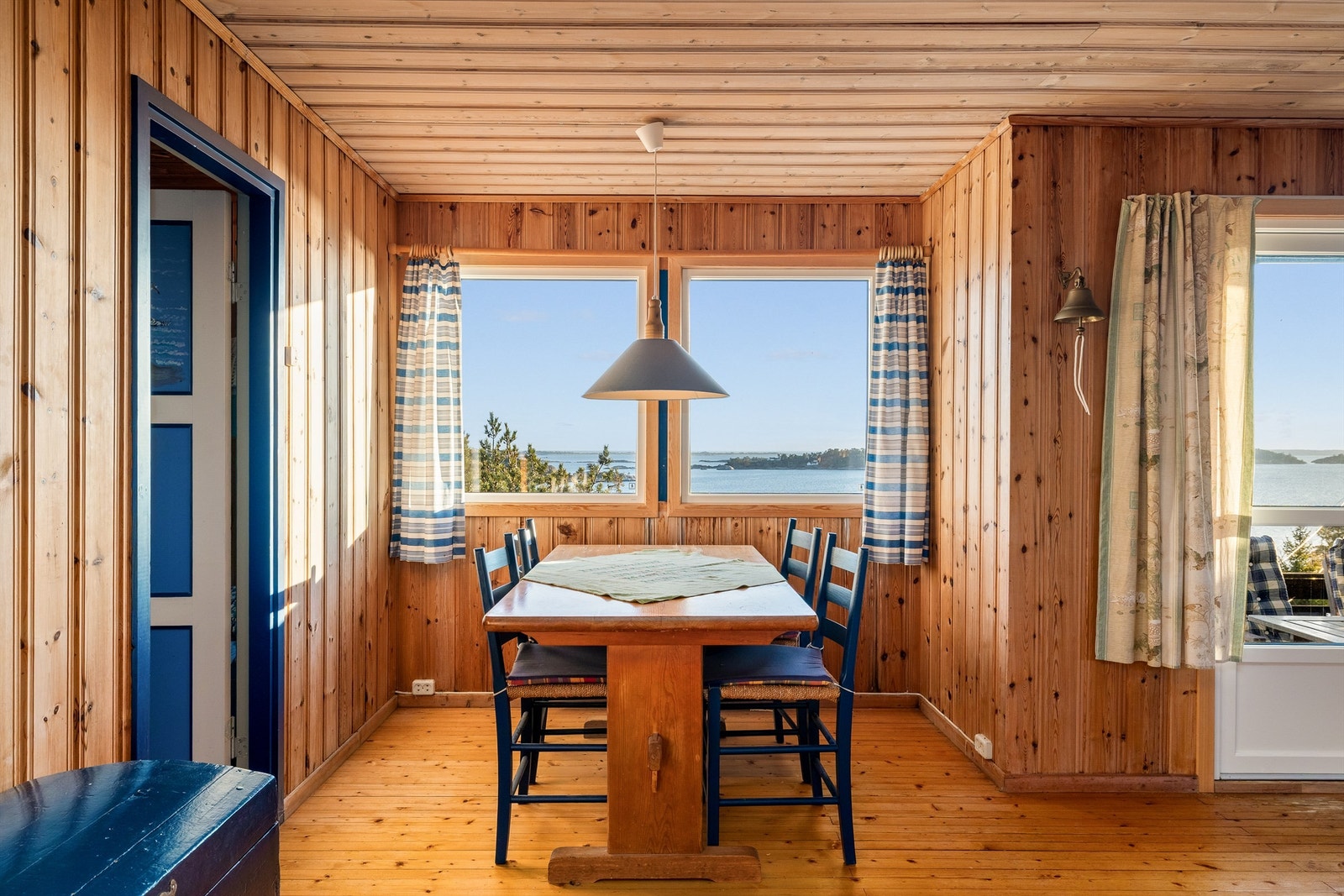 FRITT UTSYN. Galleribilde