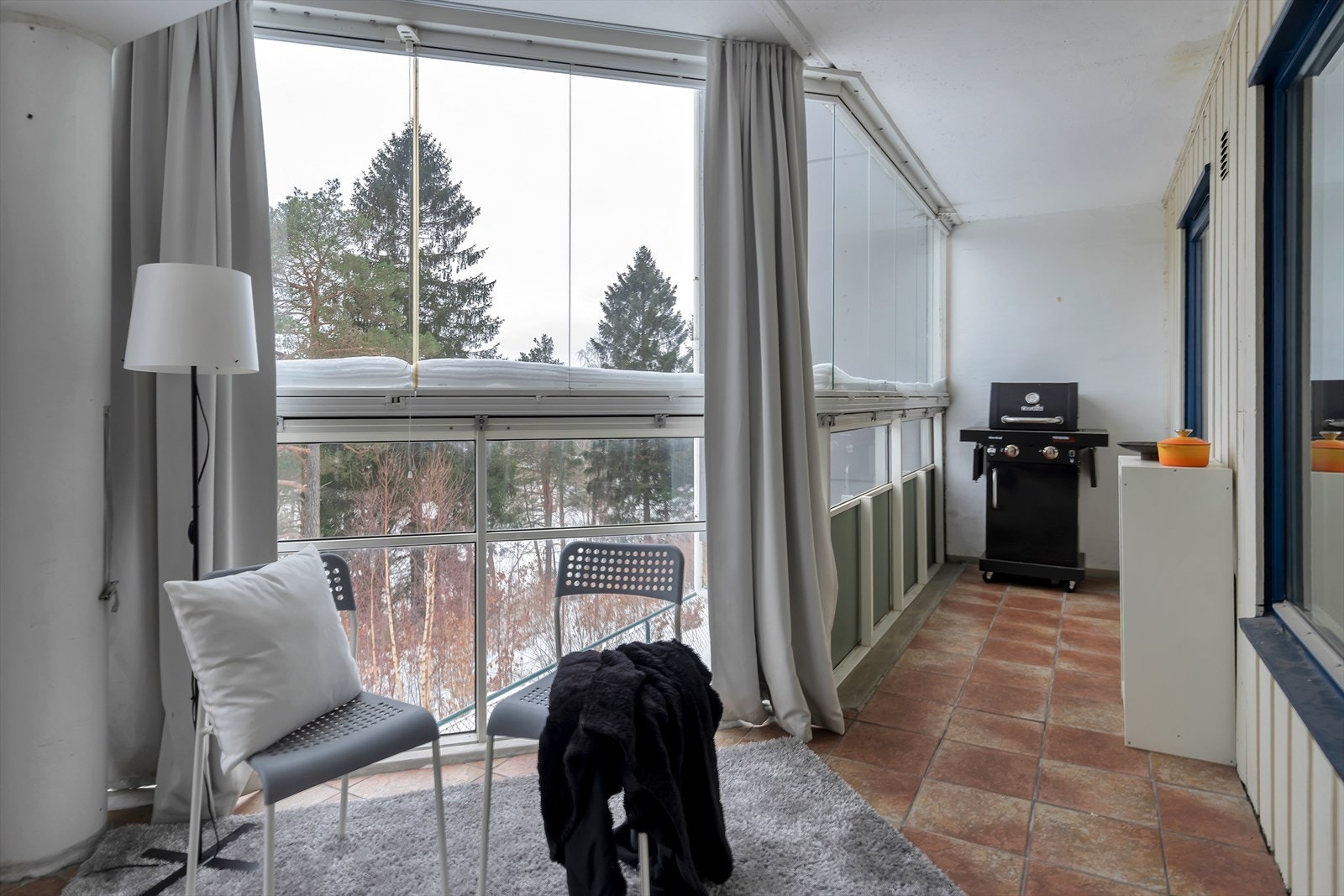 Innglasset balkong | Vinduene kan åpnes opp. Galleribilde