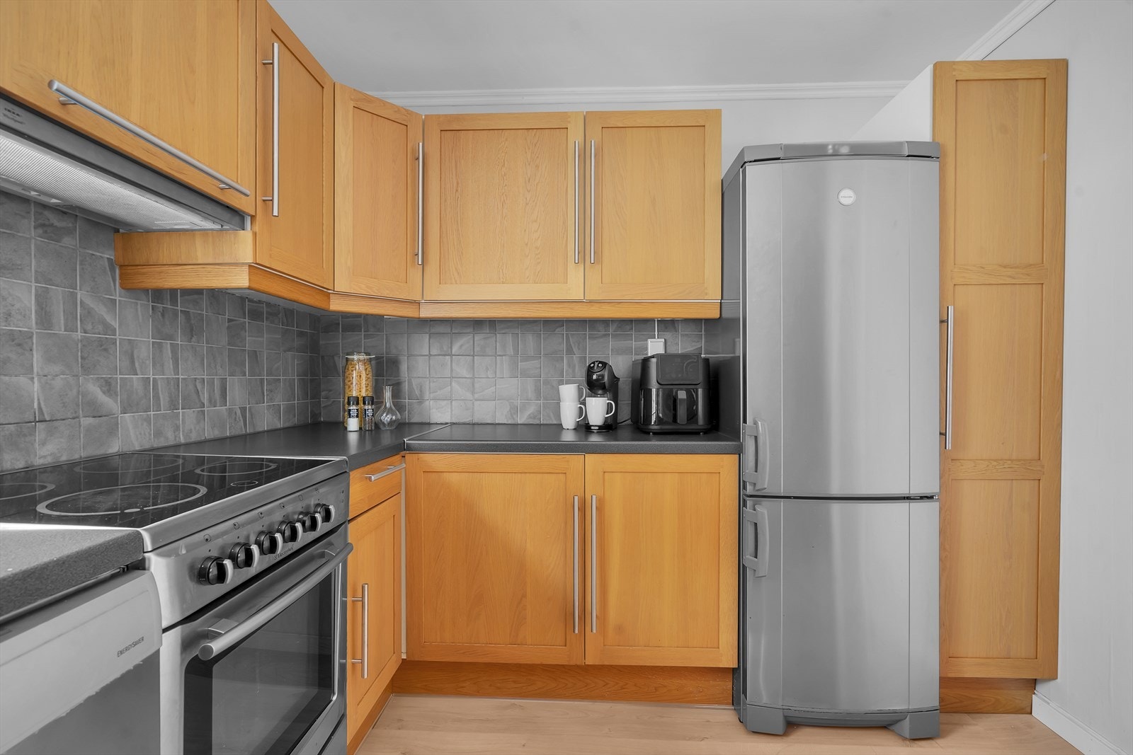 Hvitevarene på kjøkkenet medfølger i handelen. Galleribilde