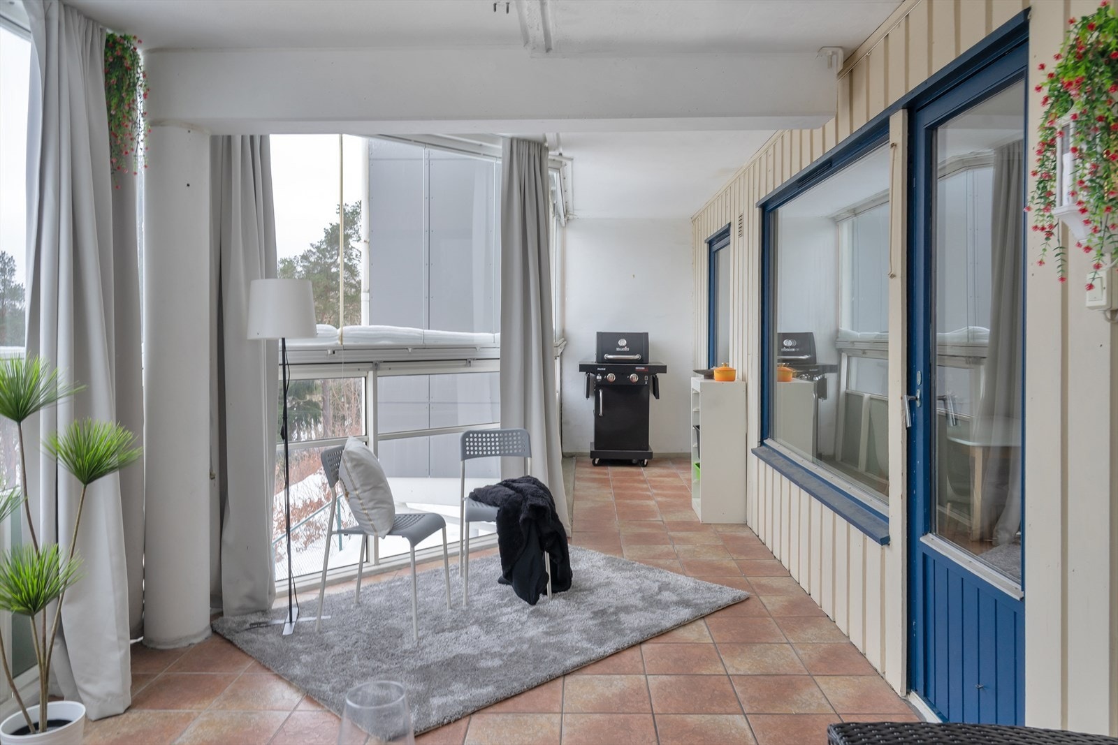 Fra stuen har du adkomst til denne innglassede balkongen, på hele 21 kvm. Galleribilde