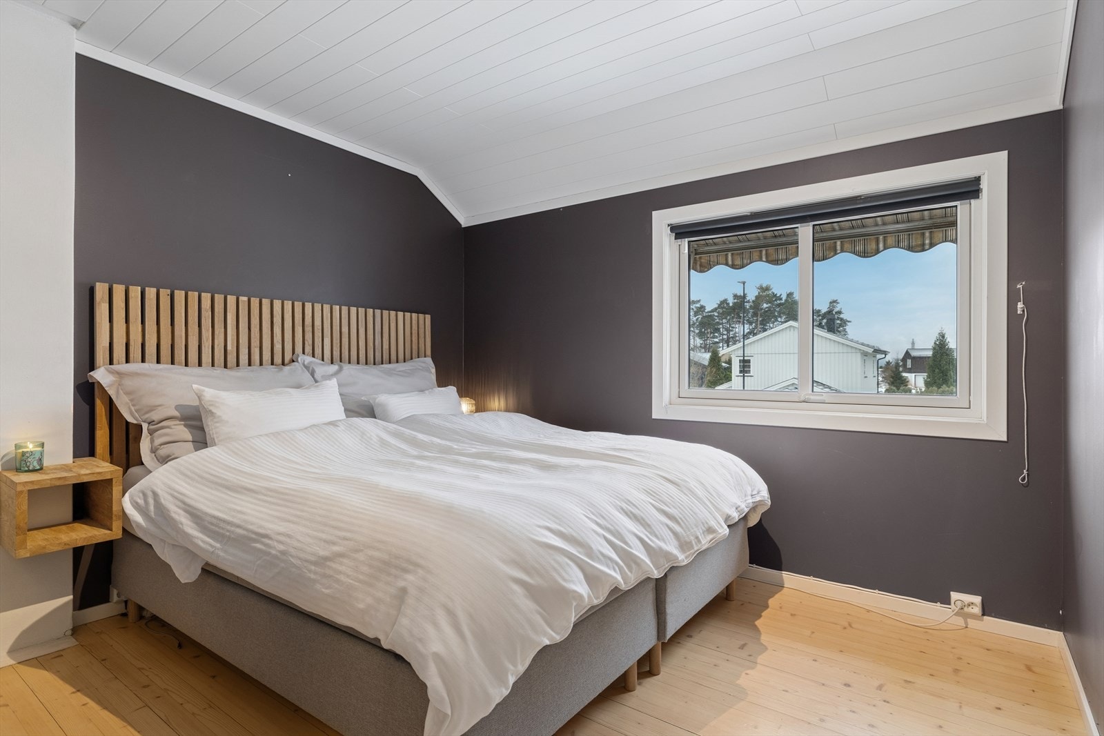 Hovedsoverom med skyvedørsgarderobe Galleribilde