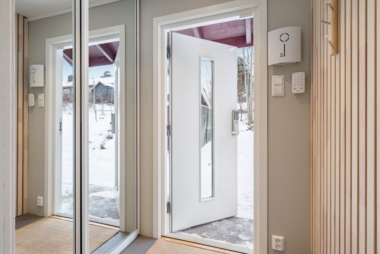 Entrè med skyvedørsgarderobe Galleribilde