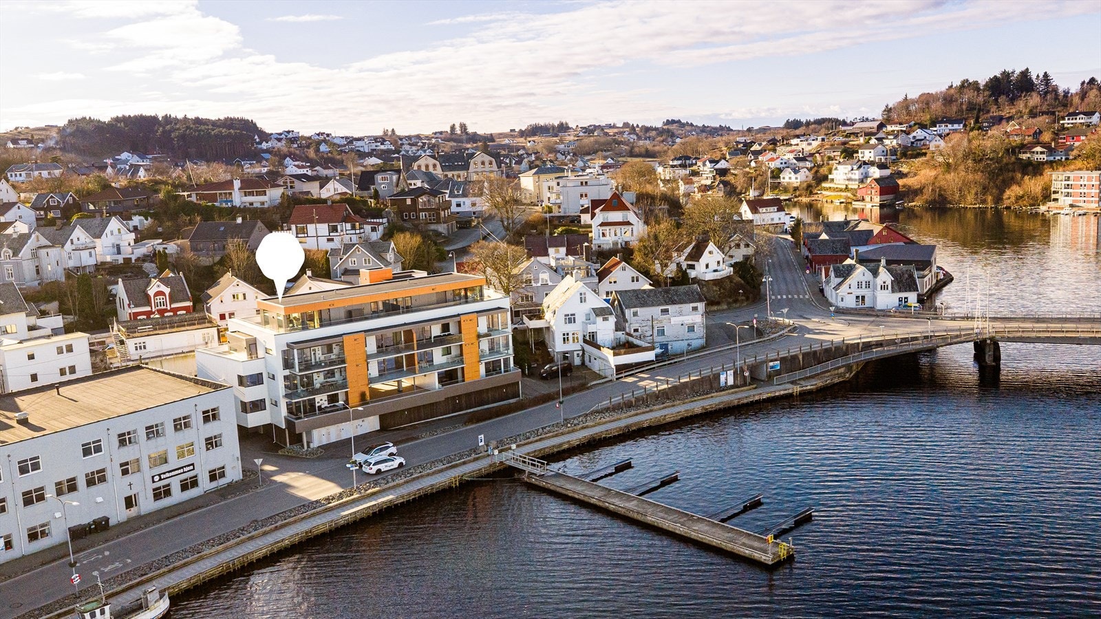 Leiligheten har en attraktiv og sentral beliggenhet i Havnegata i Kopervik sentrum Galleribilde