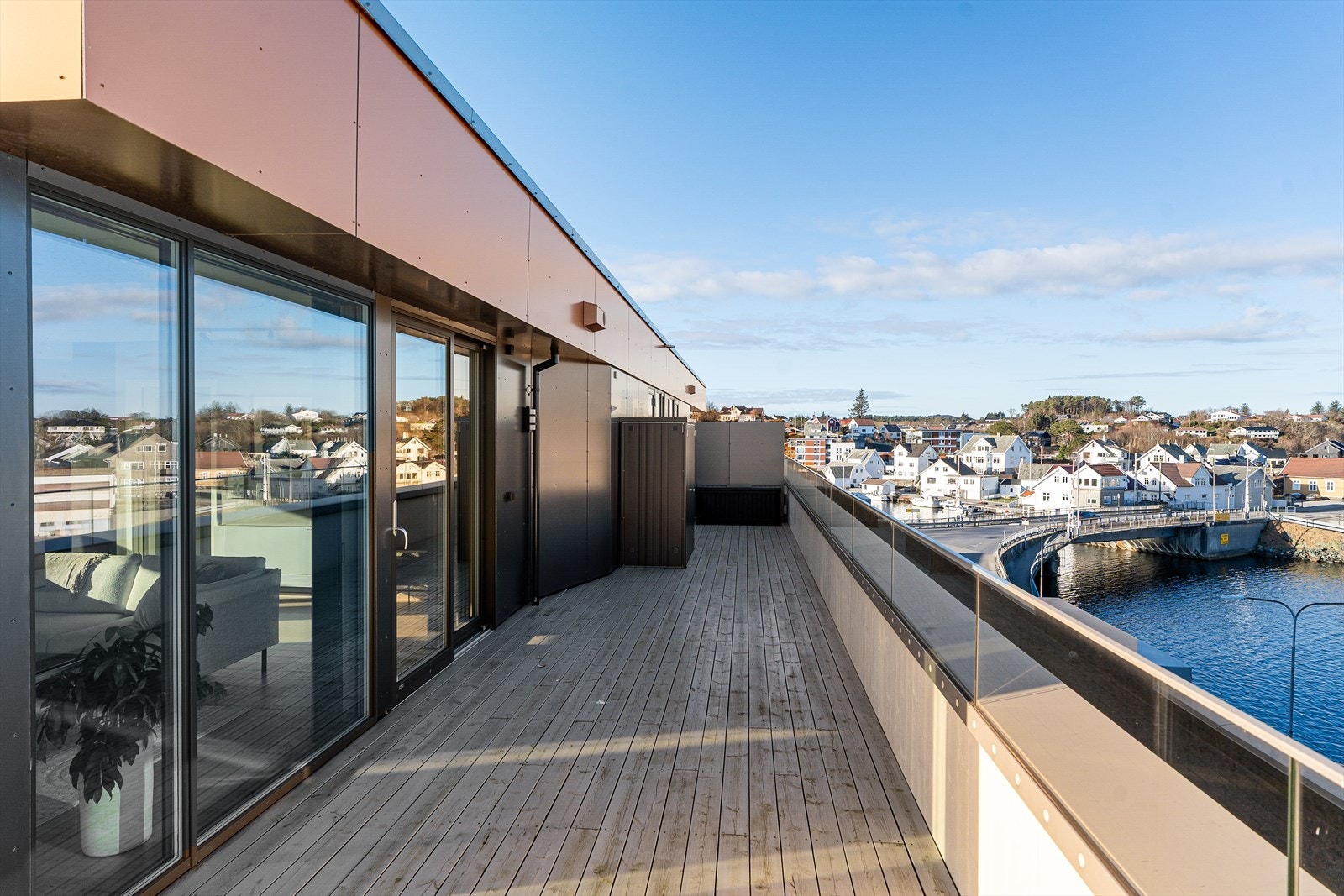 Her ligger alt til rette for å kunne nyte fine og varme vår- og sommerdager sammen med venner og familie Galleribilde