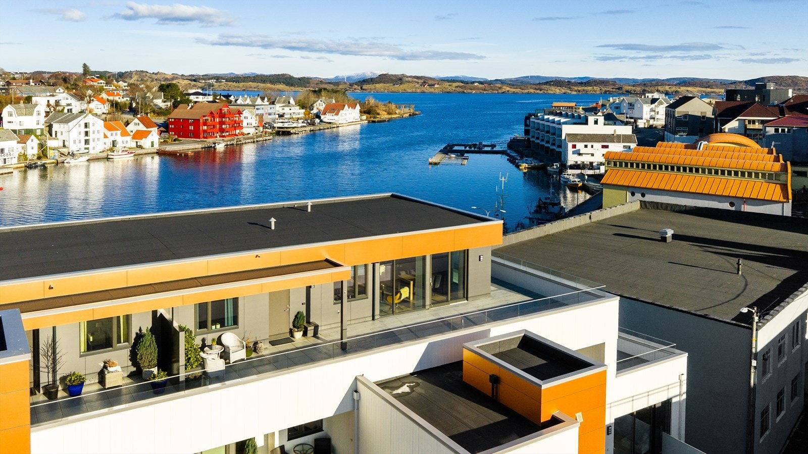 Havnegata 5 D er en lekker og moderne toppleilighet fra 2022 med en fantastisk utsikt som må ses og oppleves! Galleribilde