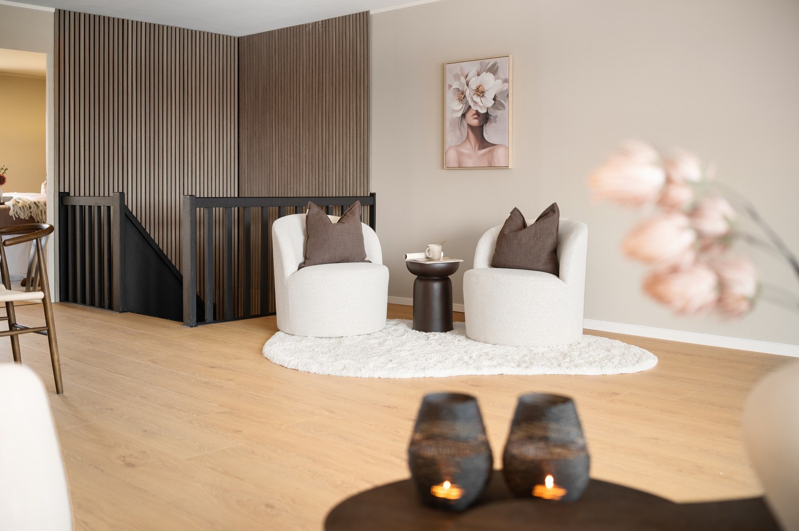 I stuen har man flere sosiale soner og gode møbleringsmuligheter. Galleribilde