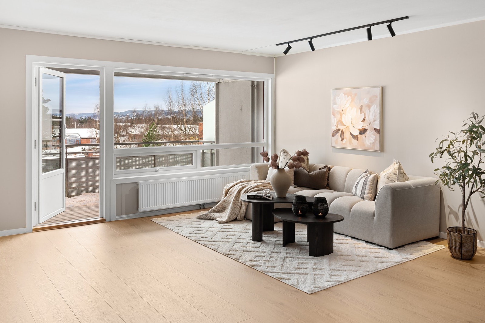 Fra stuen er det utgang til en romslig balkong på 11,6m² med gode utsikts- og solforhold. Galleribilde