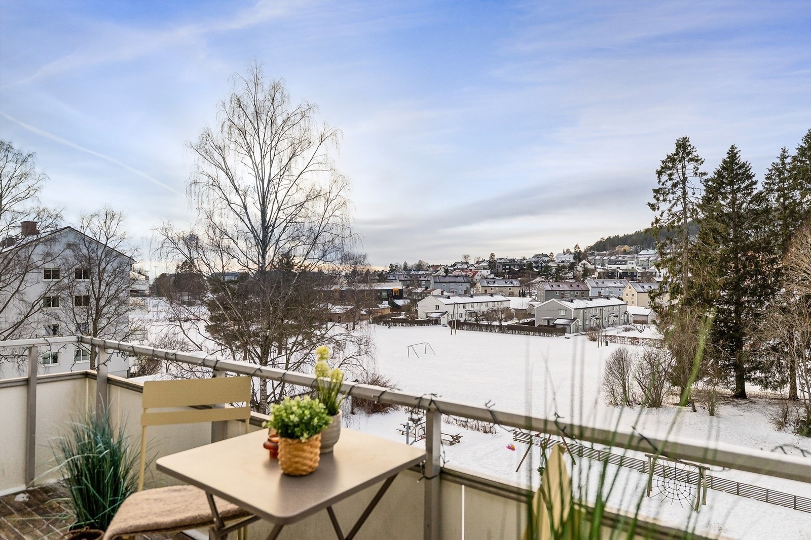 Balkongen er på 8 kvm og har plass til både sittegruppe og grill. Galleribilde