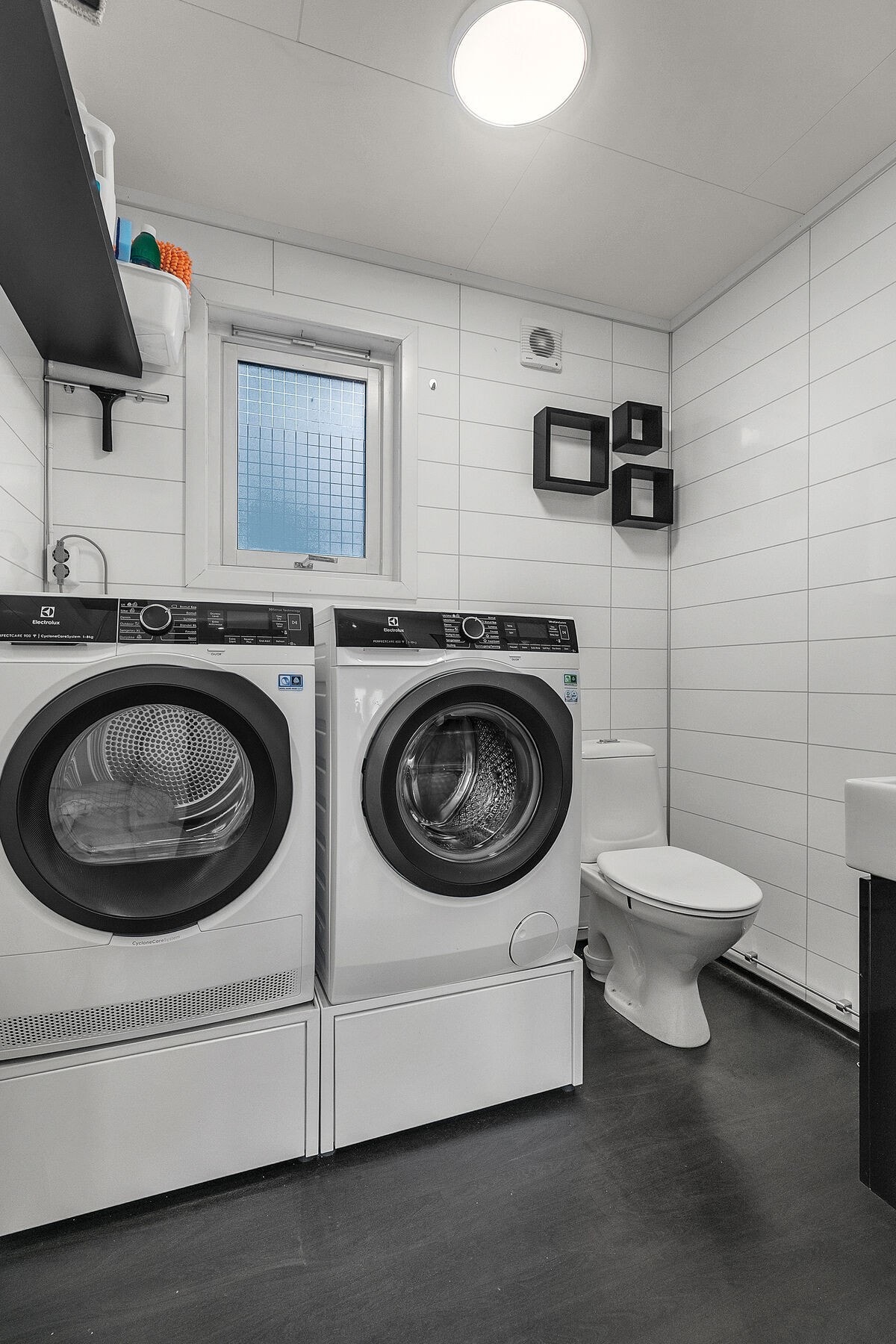 Vaskerom Galleribilde