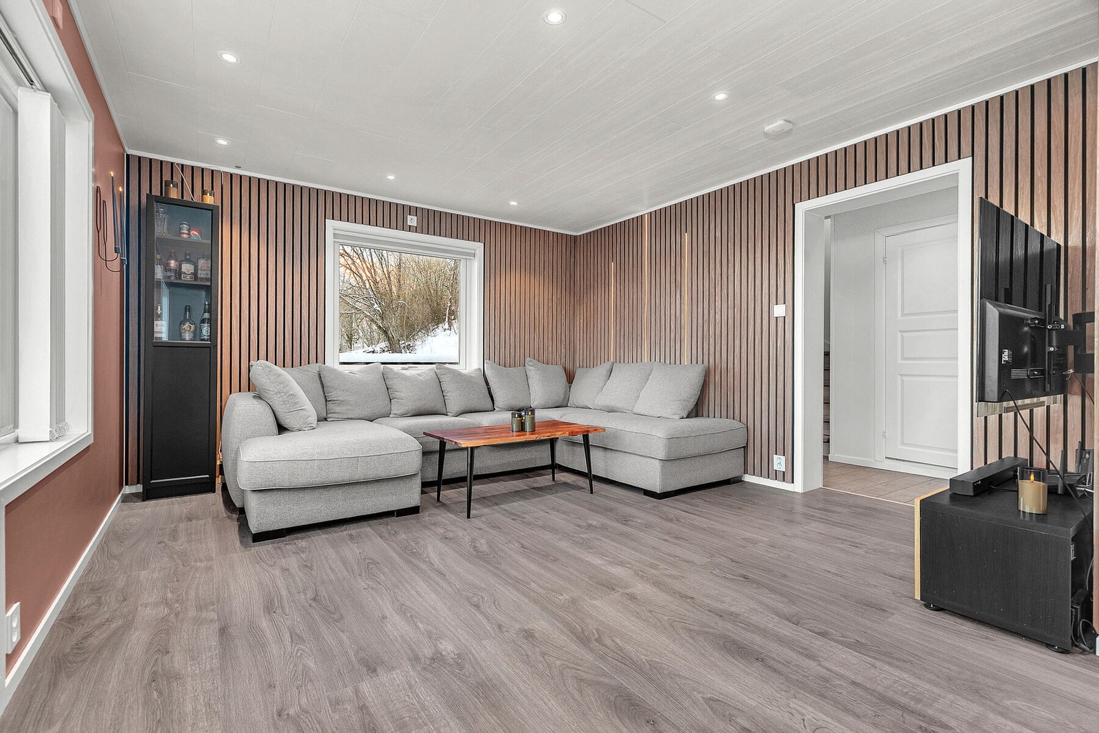 Lun trivelig stue med moderne fargevalg Galleribilde