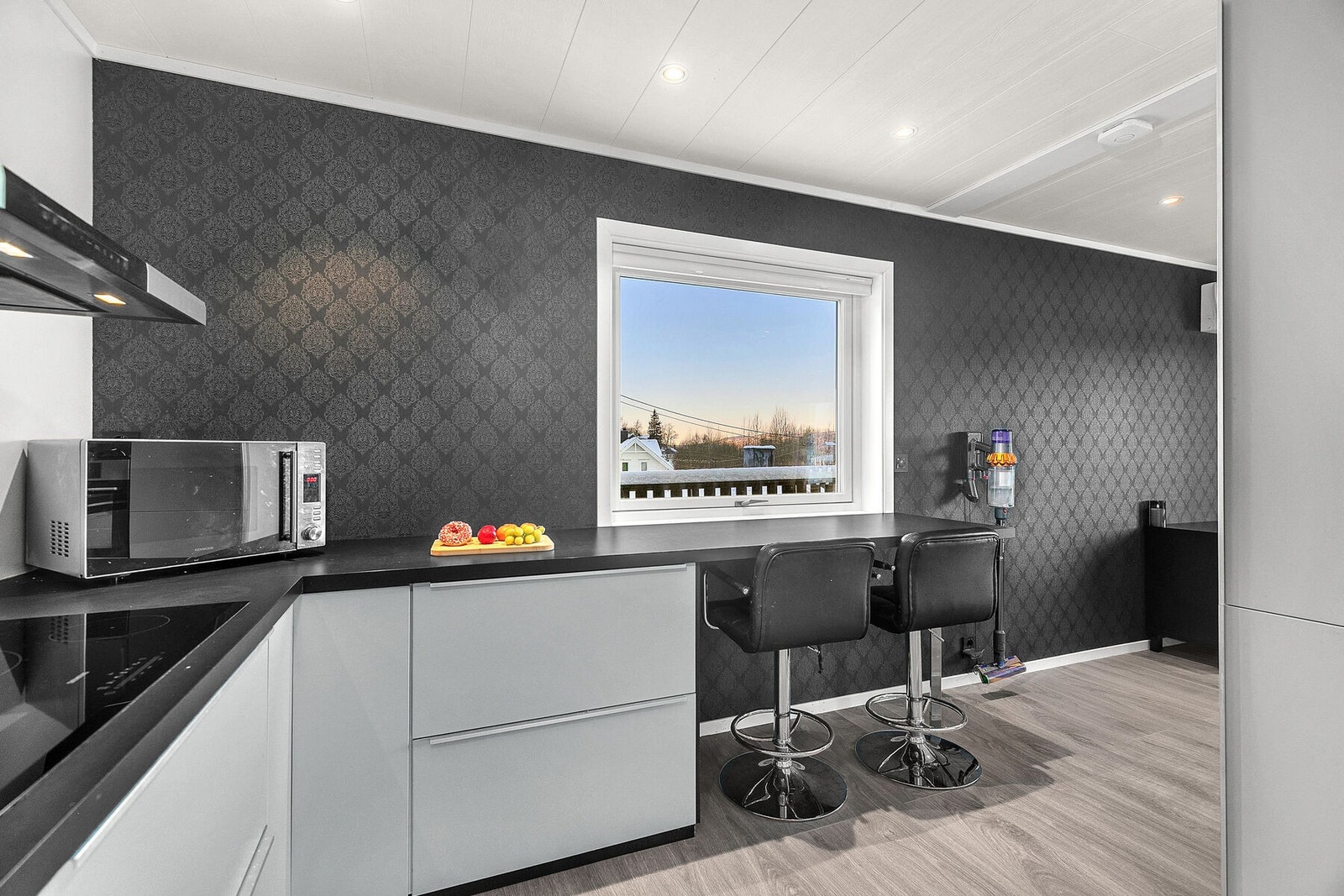 Koselig "frokosthjørne" på kjøkkenet Galleribilde