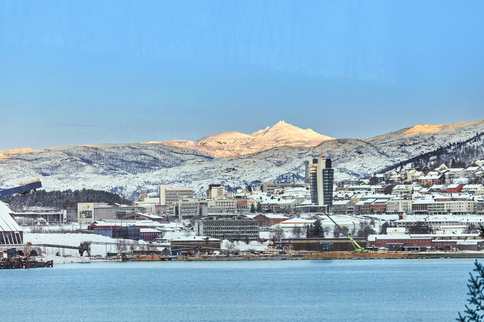 Utsikt mot Narvik havn. Galleribilde