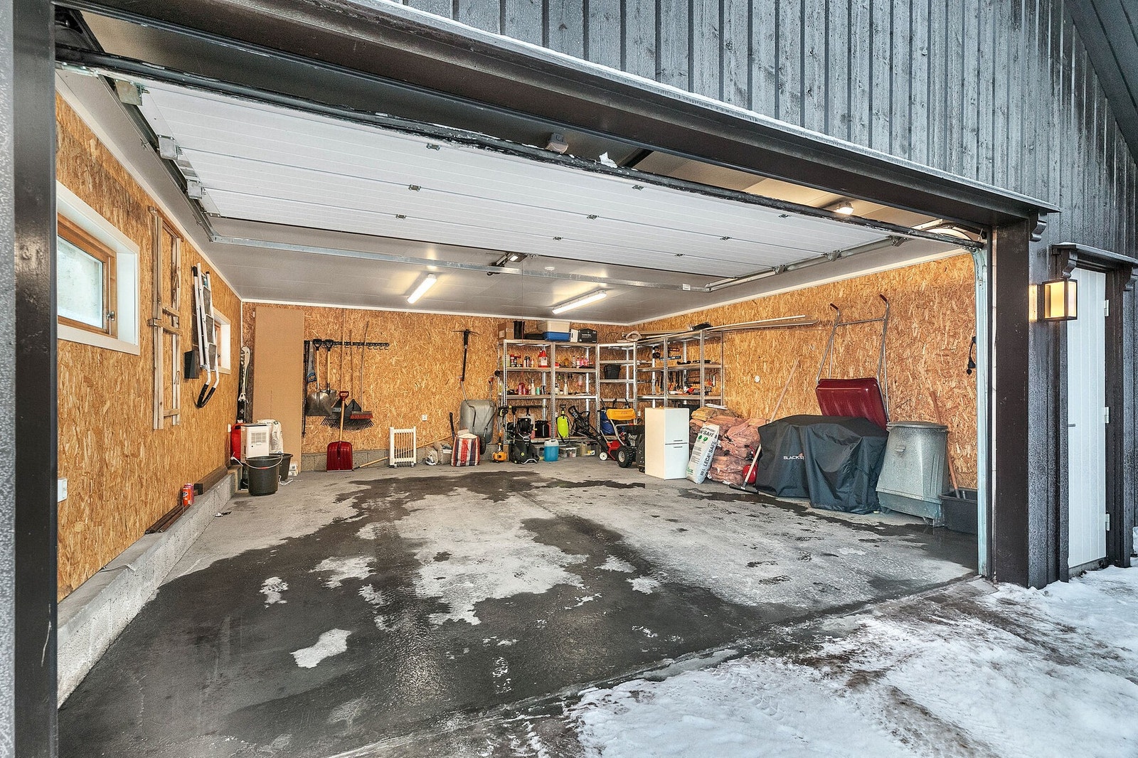 Romslig dobbelgarasje Galleribilde