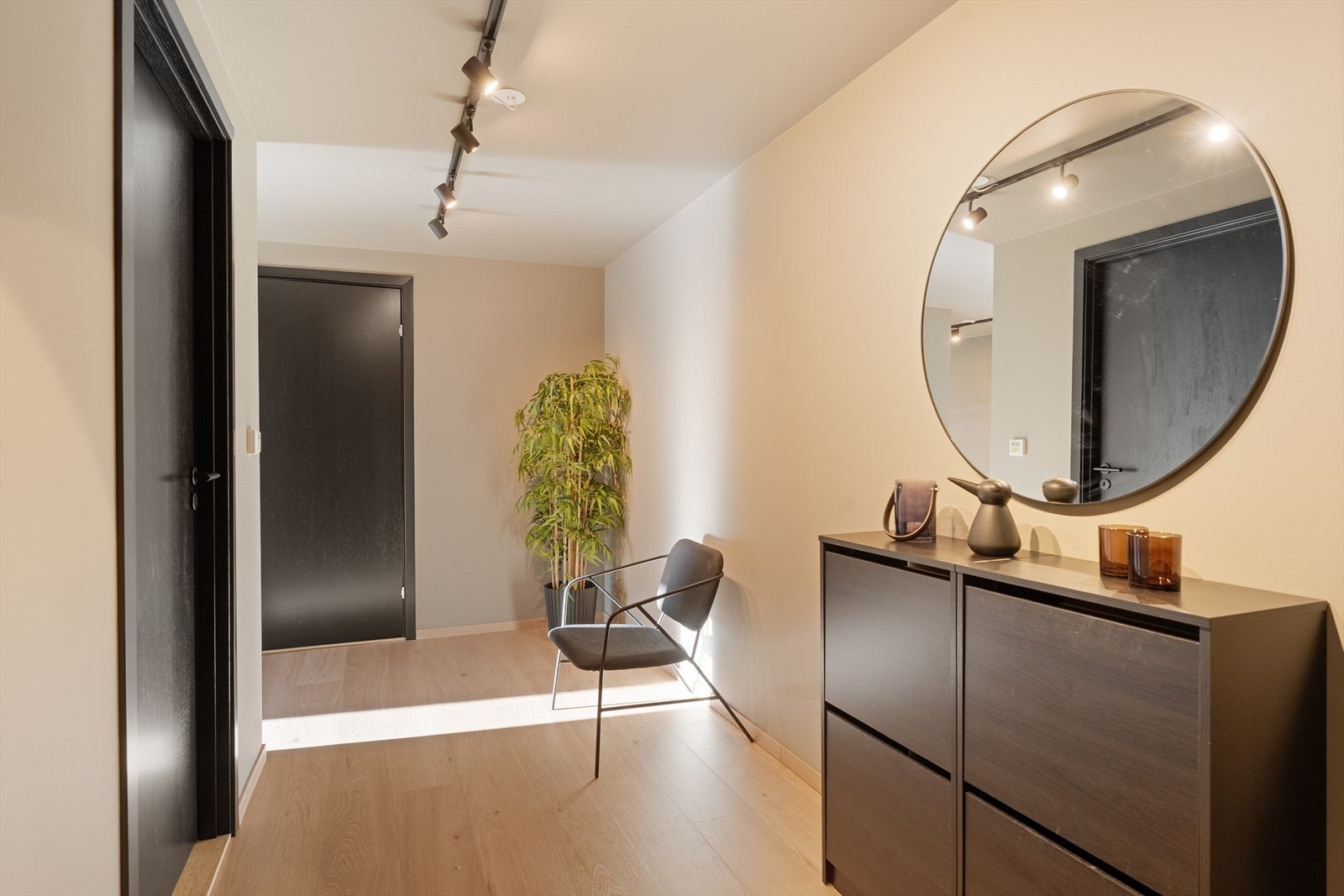 Entréen/gangen gir et fint førsteinntrykk. Her er god plass til yttertøy og sko. Galleribilde