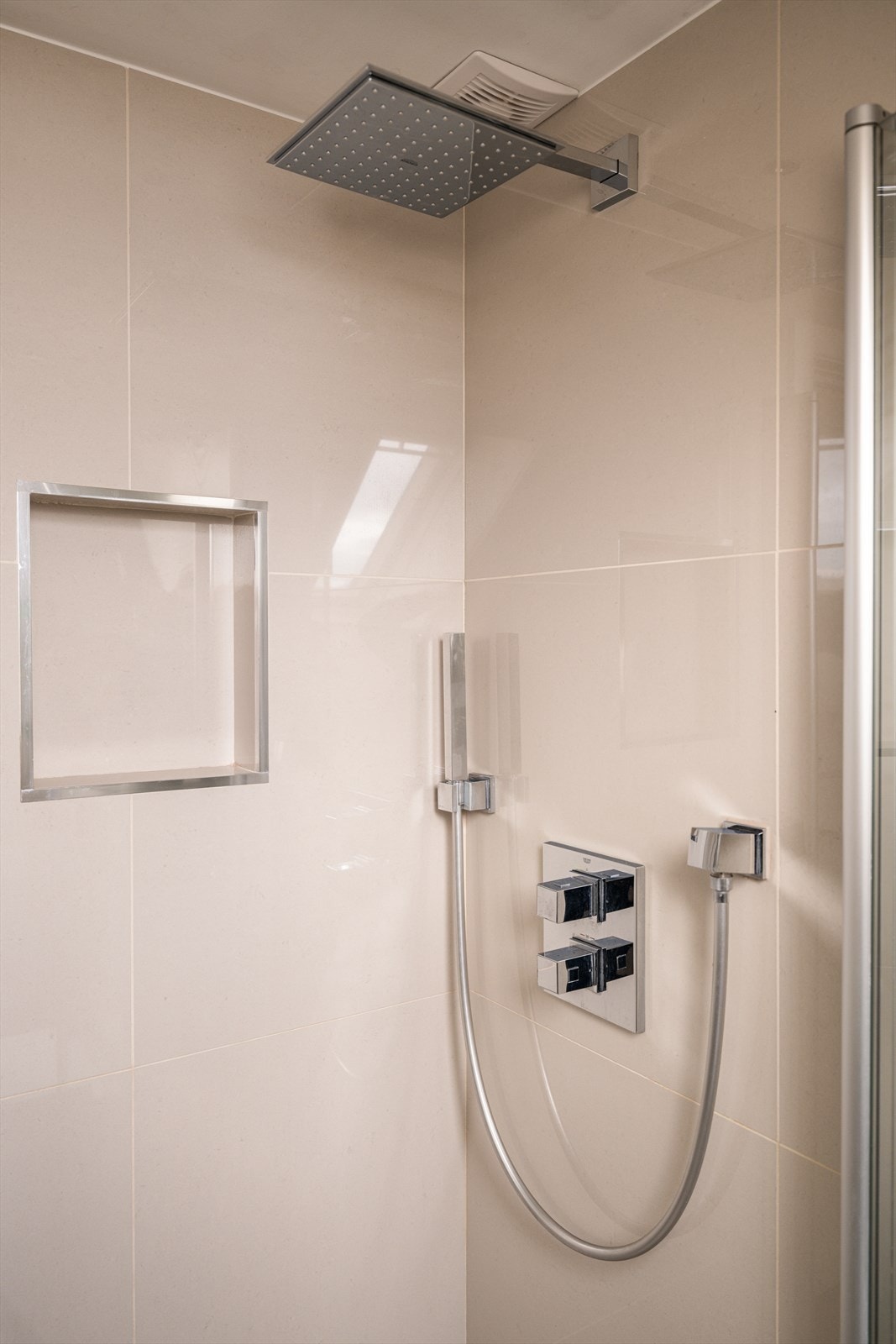 Praktisk nisje i dusjen. Galleribilde