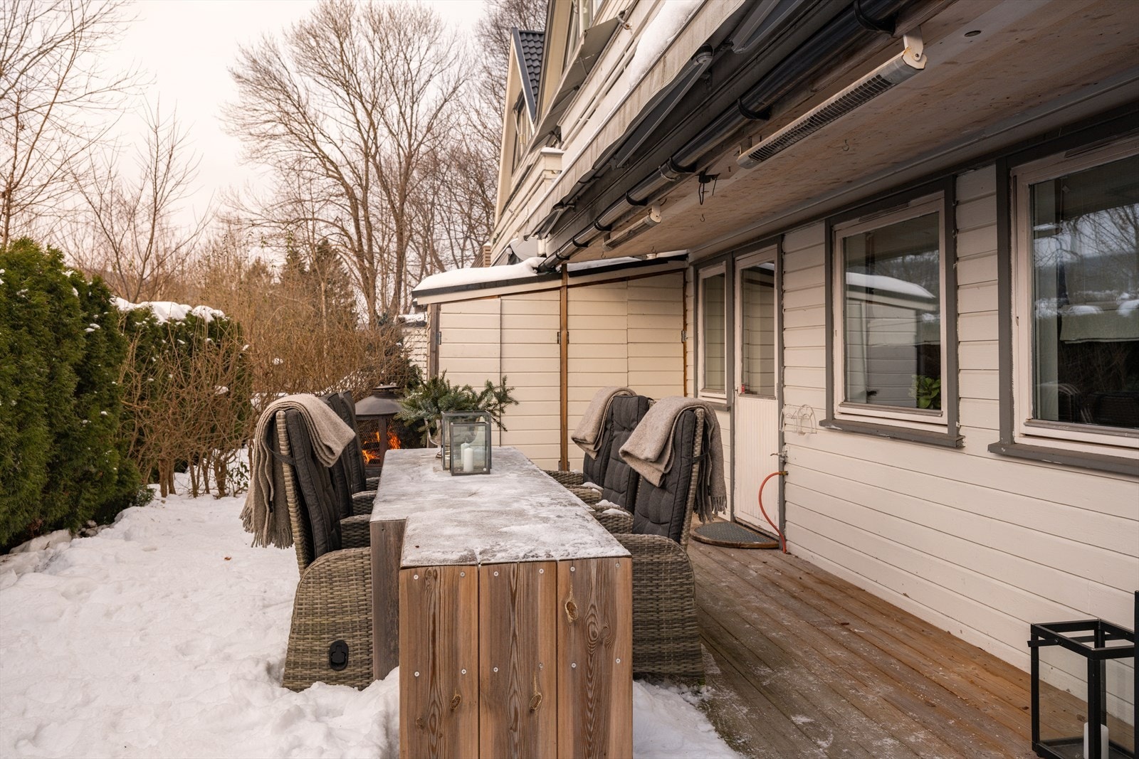 God plass til stort spisebord. Galleribilde