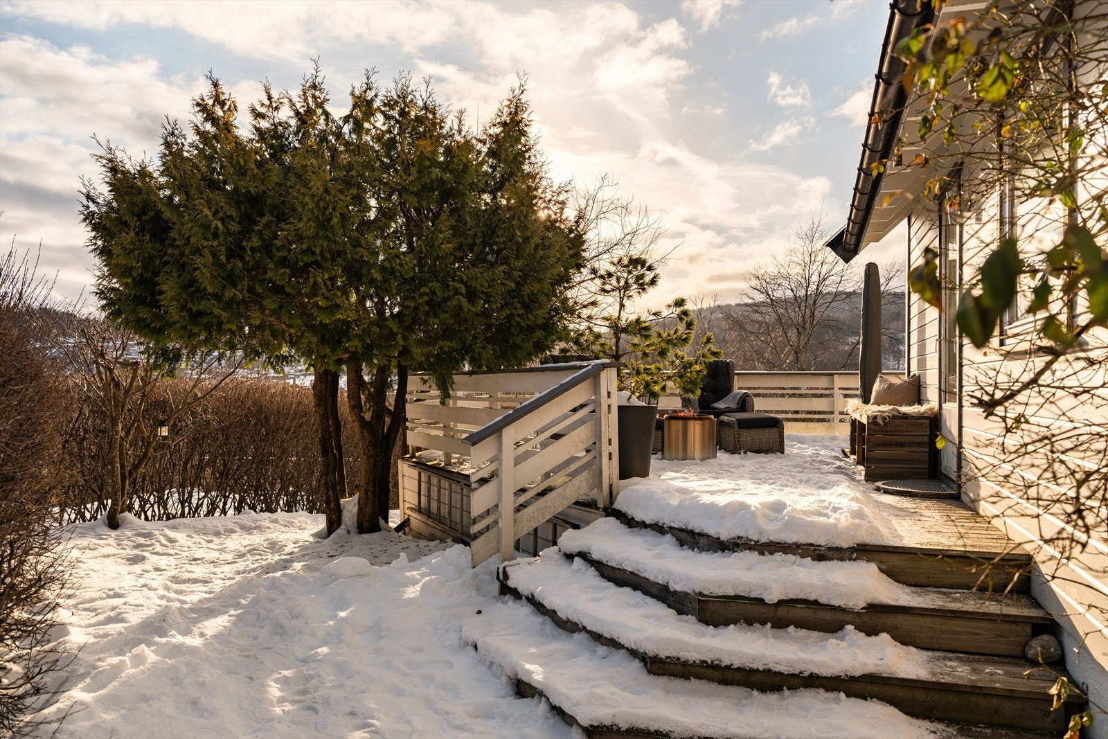 Gode solforhold og gangvei rundt boligen. Galleribilde