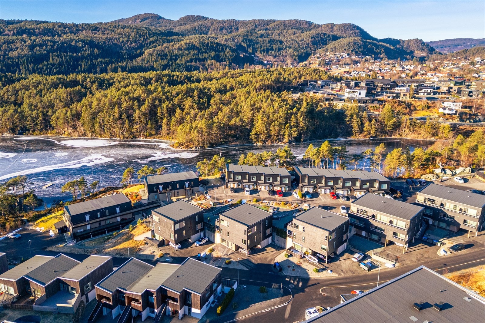For turentusiasten er det flotte turstier i umiddelbar nærhet. Galleribilde