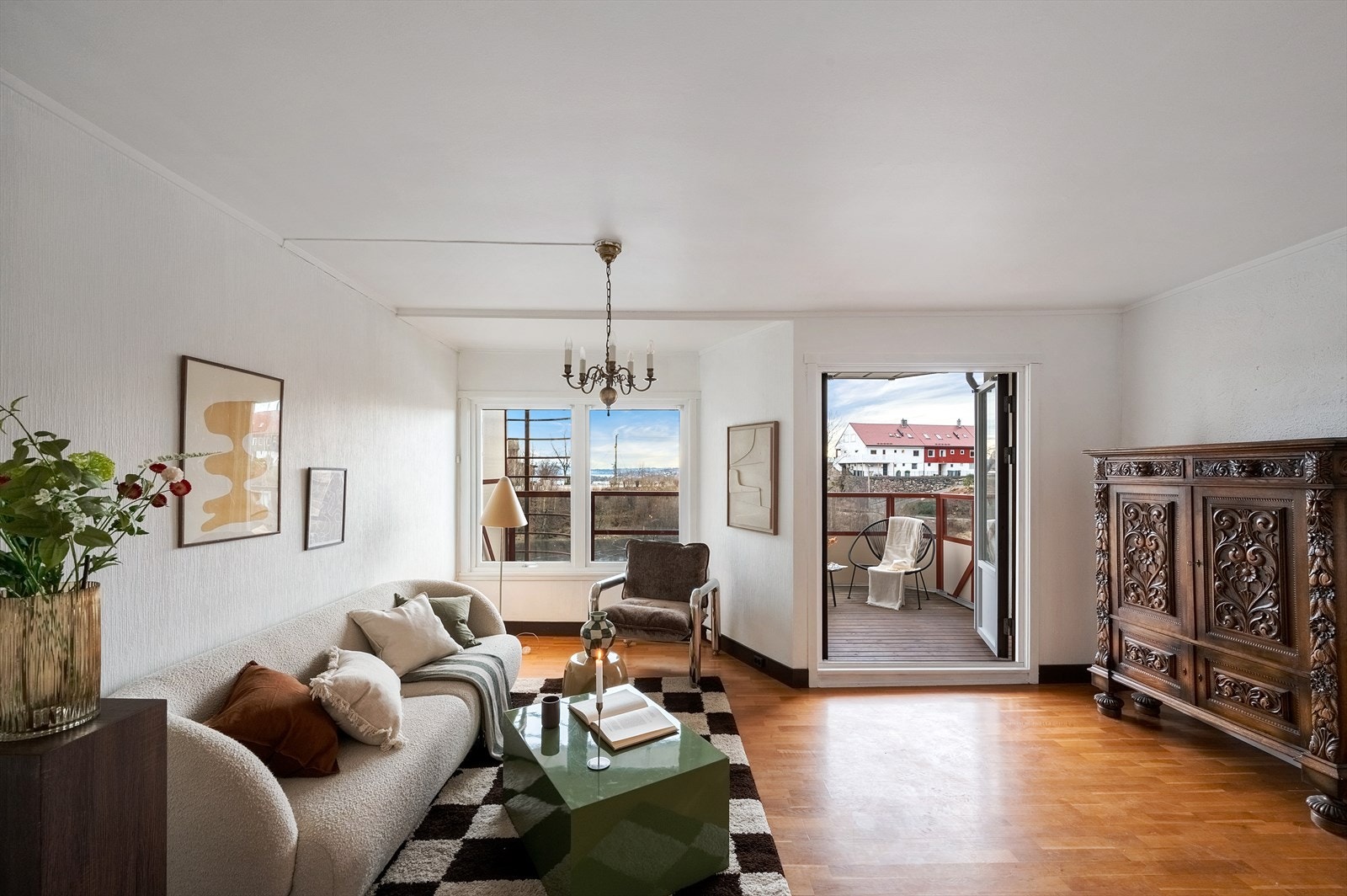 - Stuen har en praktisk løsning som enkelt lar deg møblere etter ønske og behov - Galleribilde