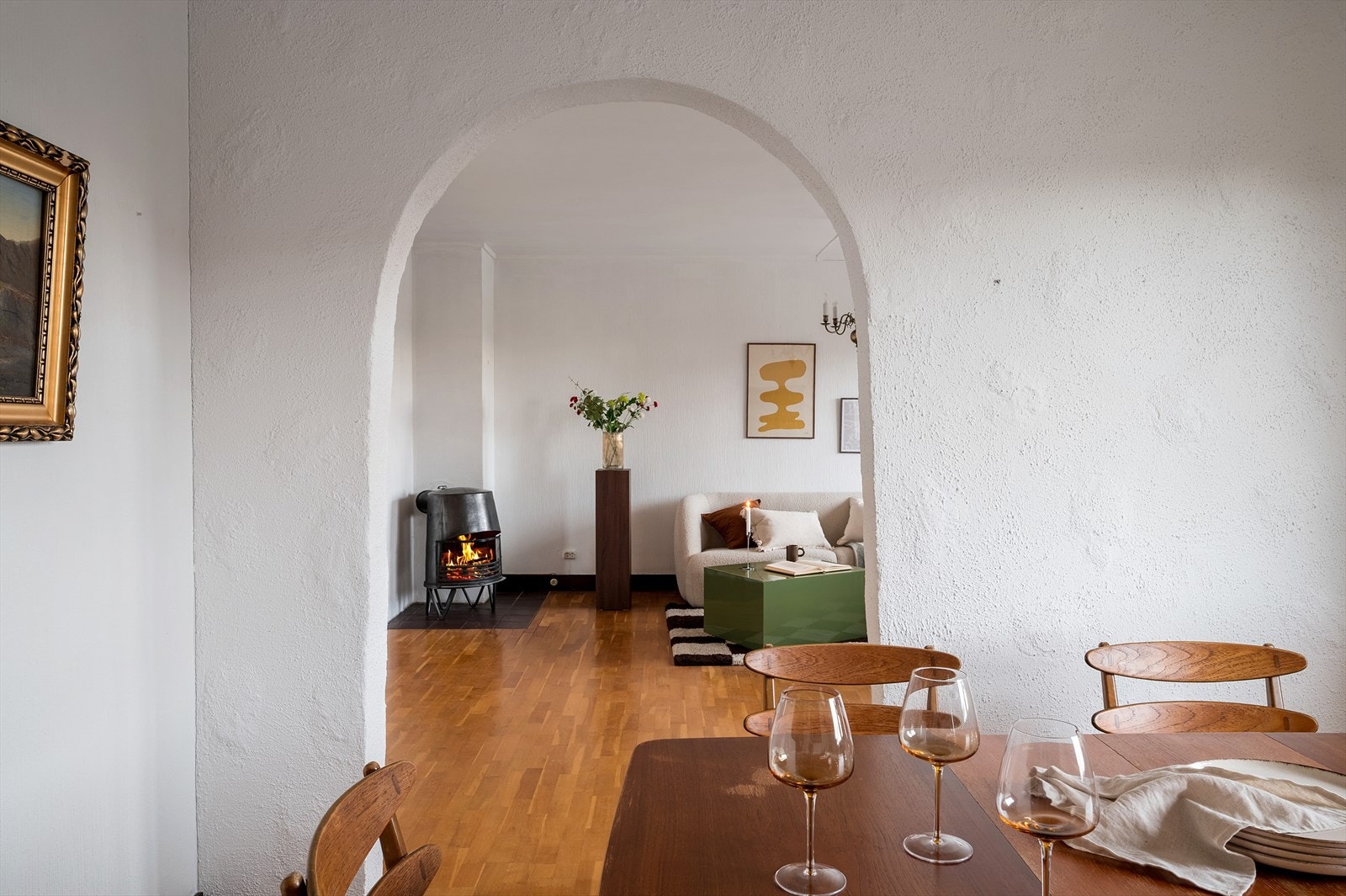 - Leiligheten inneholder entré/gang, kjøkken, bad, soverom, stue, spisestue og bod - Galleribilde