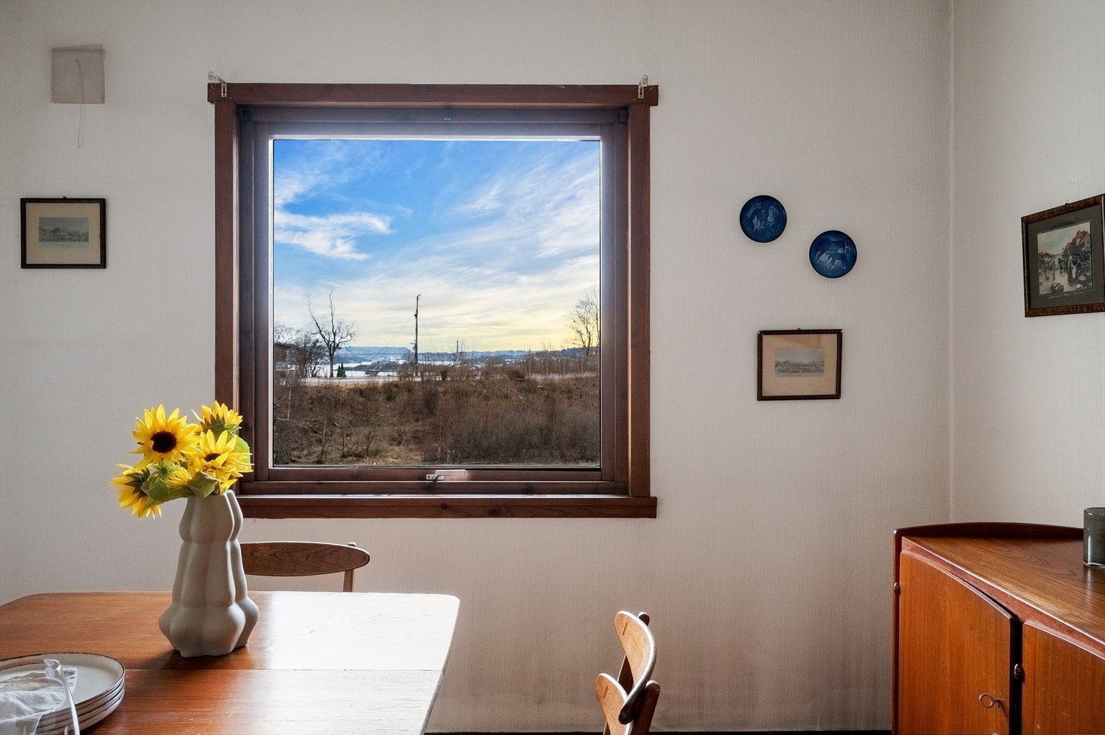 - Spisestuen er opprinnelig byggemeldt og godkjent som soverom, og kan enkelt tilbakeføres ved behov - Galleribilde