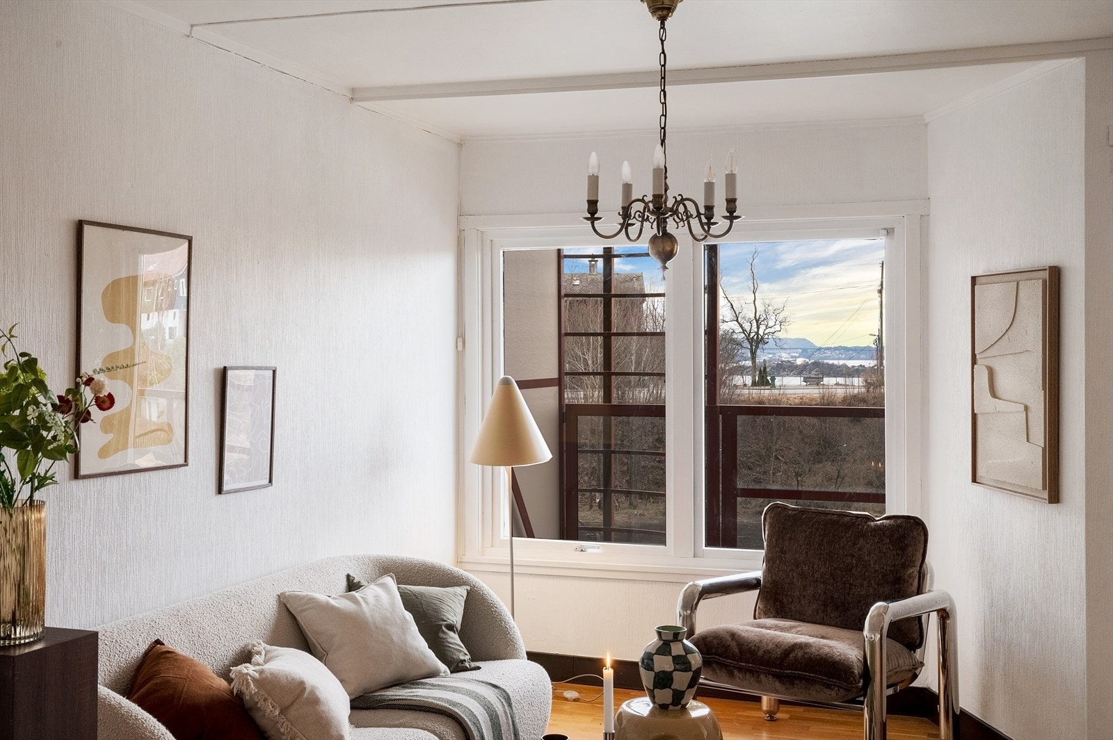 - Her kan du nyte naturskjønn utsikt direkte fra sofakroken - Galleribilde