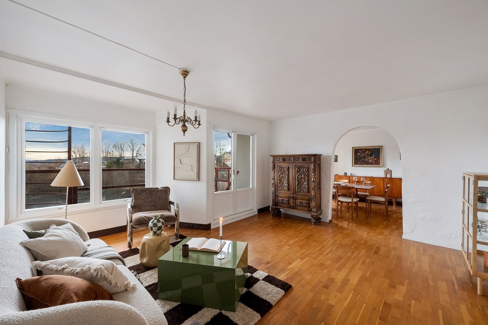 - Videre tilkomst fra stuen til spisestue - Galleribilde